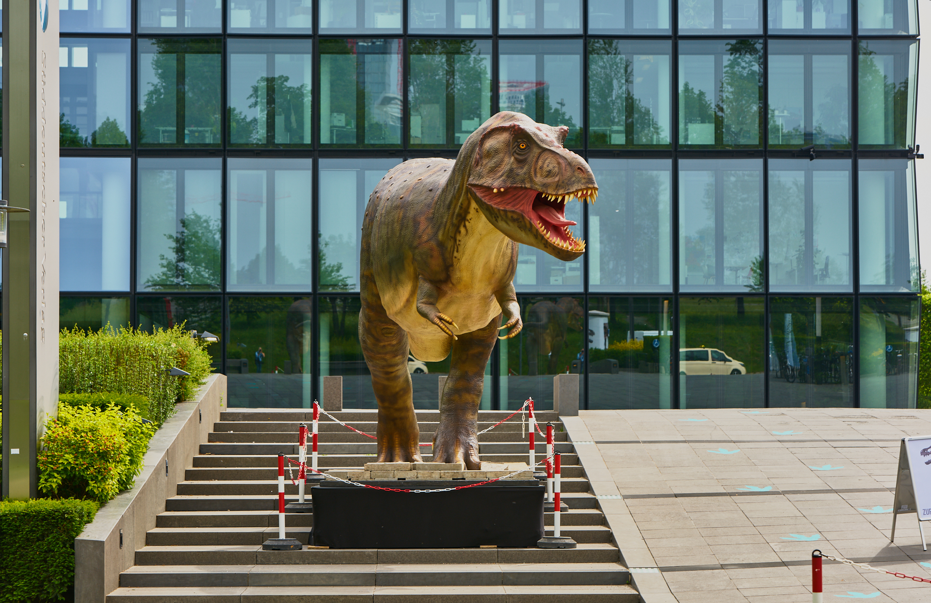 Baustelle_Montessori-Schule_im_Plettzentrum_in_Neuperlach_Photographed-by-Gelbmann Ausstellung in dem SZ-Verlagsgebäude, mit einem echten Skelett eines jungen Ekeligen