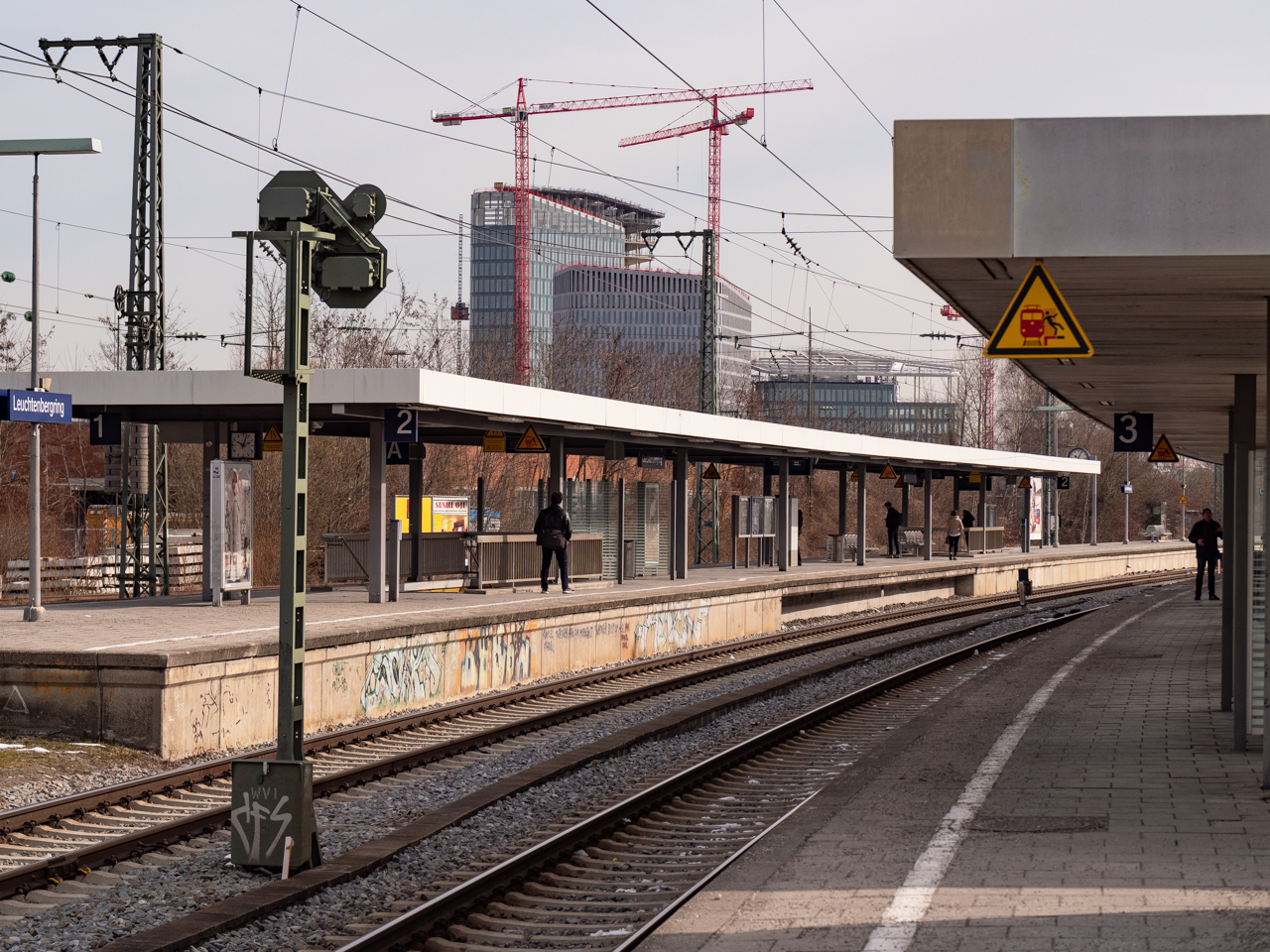 22.03.2018 - Bogenhausener Tor von der S-Bahn aus.