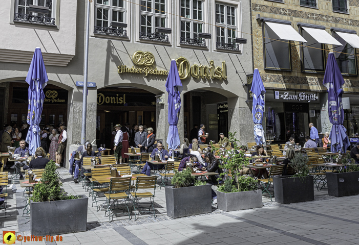 weisswurst-parade-im-donisl-und-marienplatz_Photographed-by-Gelbmann__MG_3503.jpg