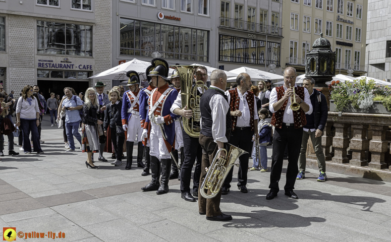 weisswurst-parade-im-donisl-und-marienplatz_Photographed-by-Gelbmann__MG_3685.jpg