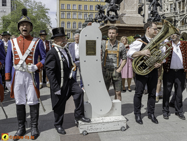 weisswurst-parade-im-donisl-und-marienplatz_Photographed-by-Gelbmann__MG_3778.jpg