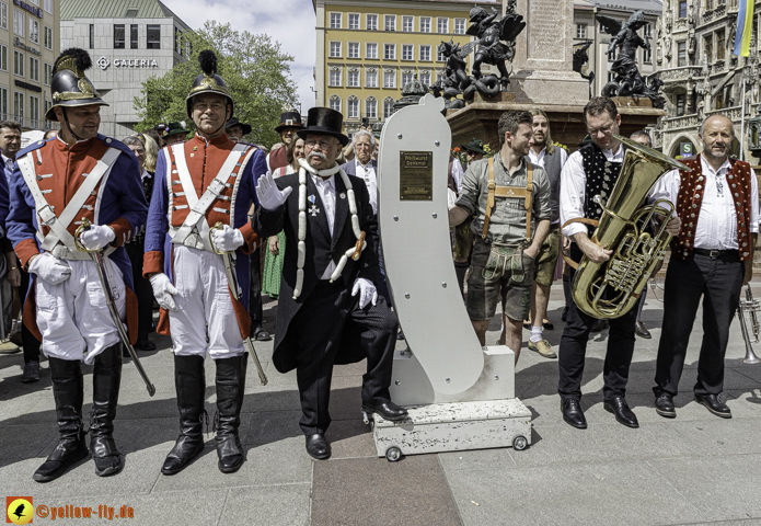 weisswurst-parade-im-donisl-und-marienplatz_Photographed-by-Gelbmann__MG_3828.jpg