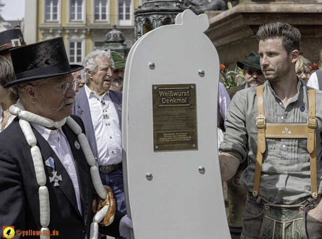 weisswurst-parade-im-donisl-und-marienplatz_Photographed-by-Gelbmann__MG_3852.jpg