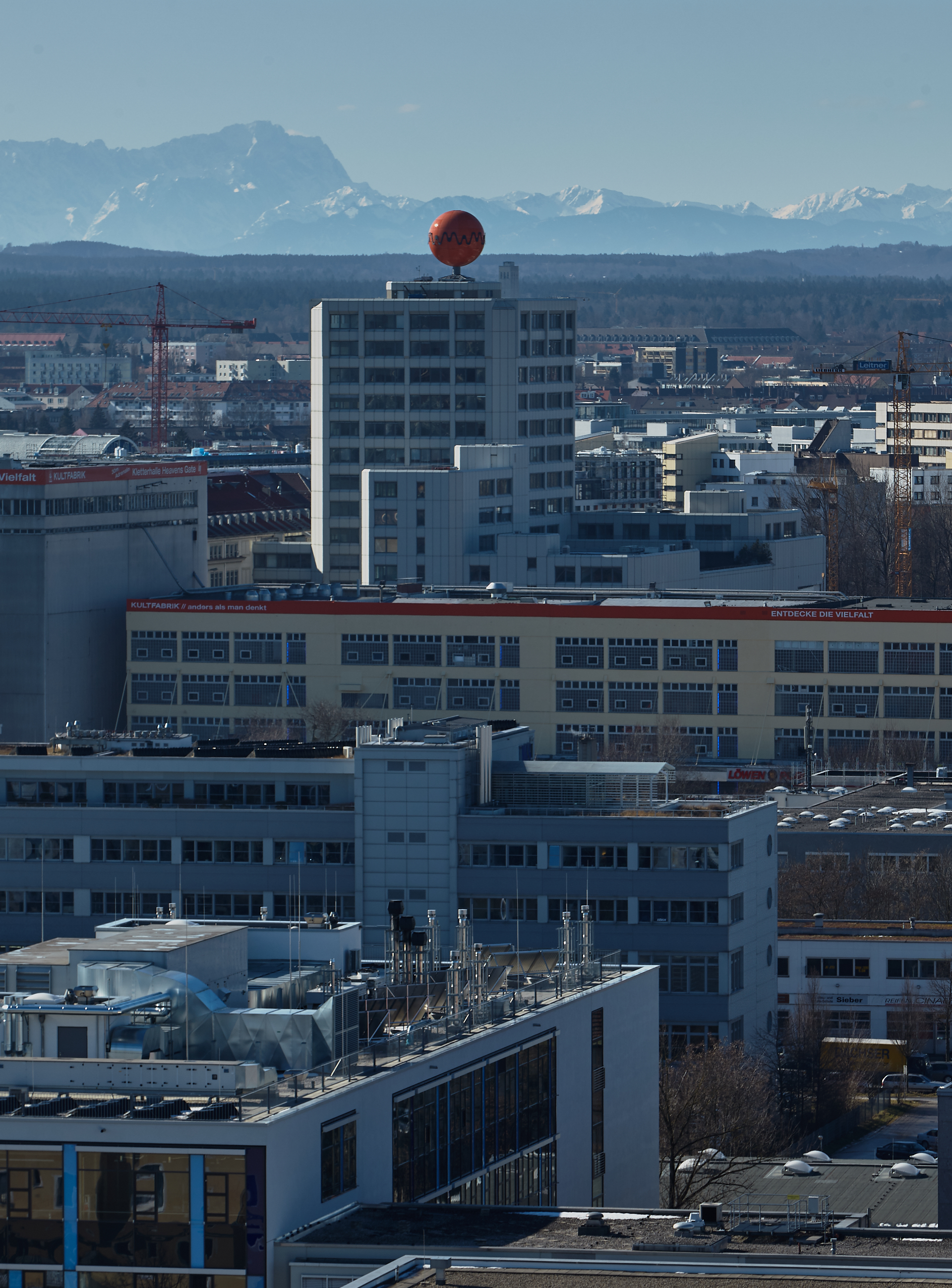 24.02.2012 - Panoramablick auf das Werksgekände, Kunstpark-Ost und Kultfabrik