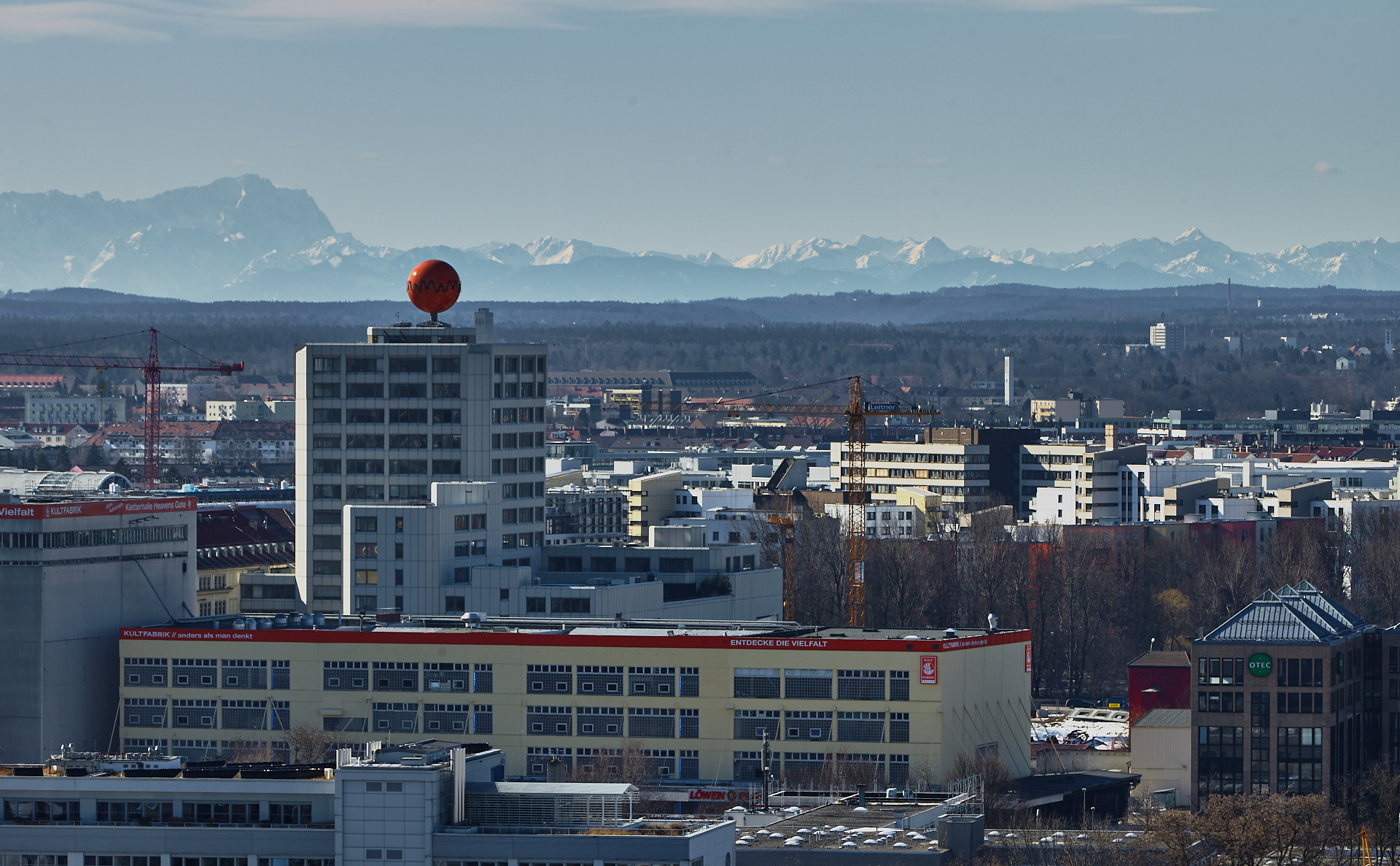 24.02.2012 - Panoramablick auf das Werksgekände, Kunstpark-Ost und Kultfabrik