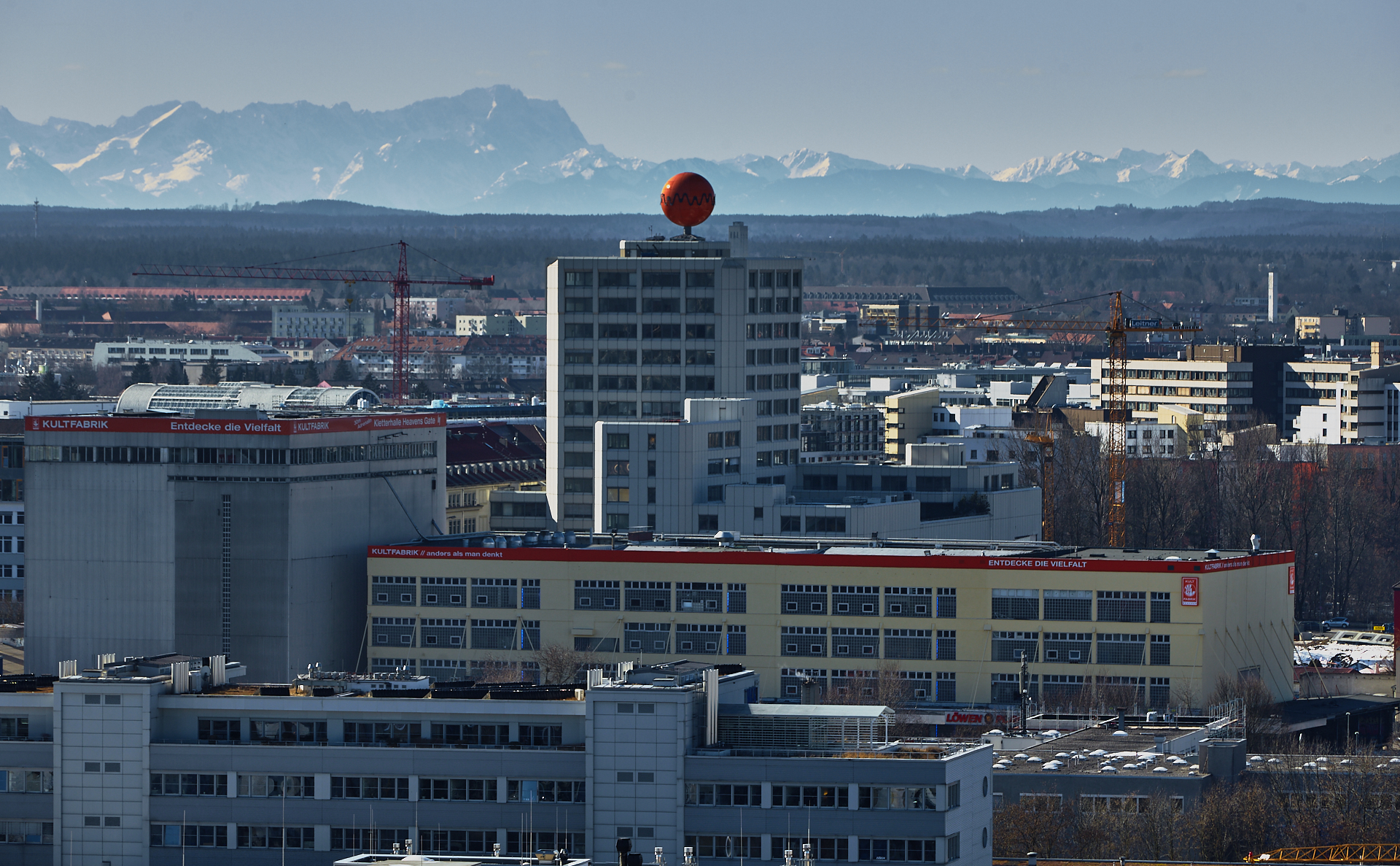 24.02.2012 - Panoramablick auf das Werksgekände, Kunstpark-Ost und Kultfabrik