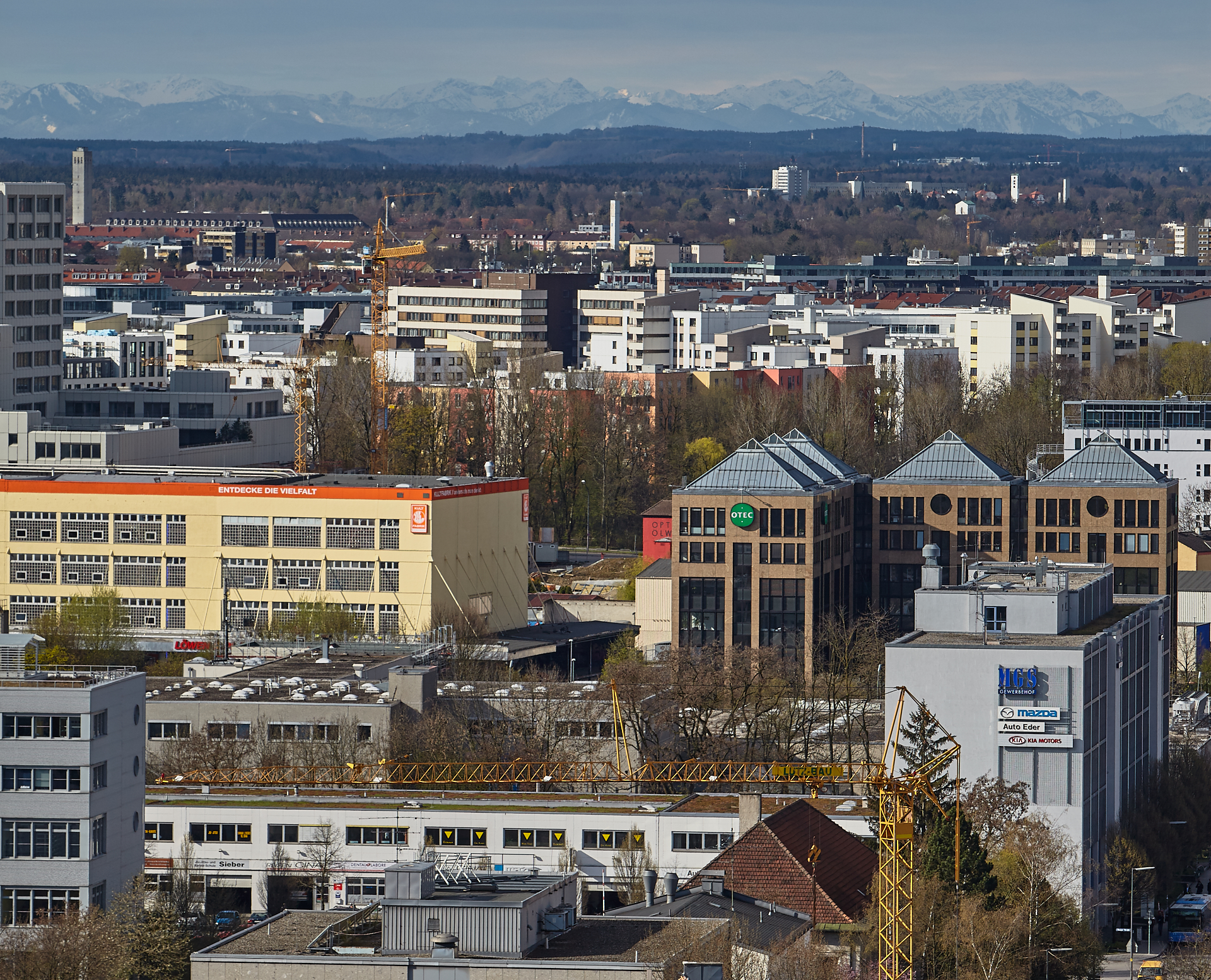 12.04.2012 - Die Kultfabrik und der Kunstpark-Ost von Oben