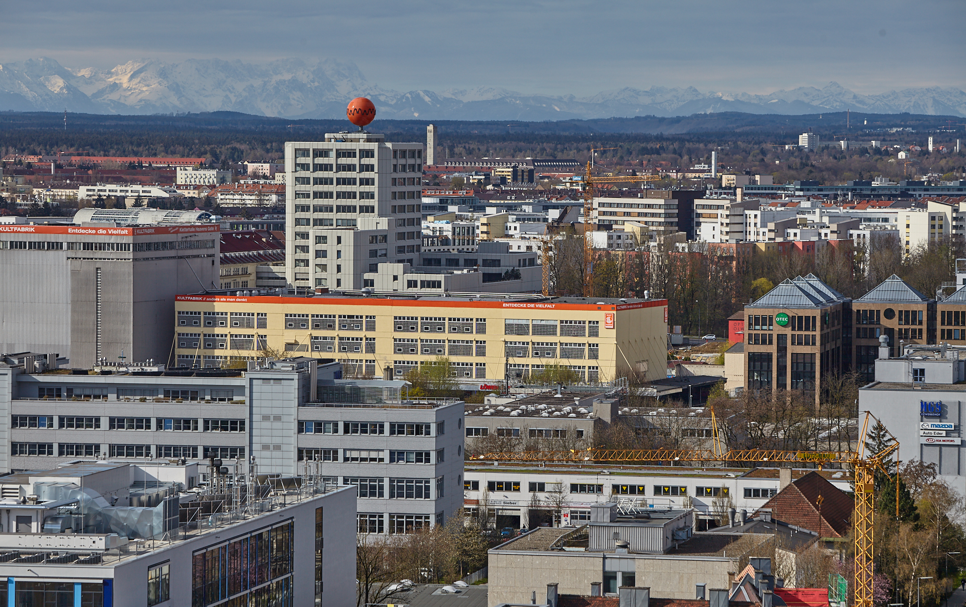 12.04.2012 - Die Kultfabrik und der Kunstpark-Ost von Oben