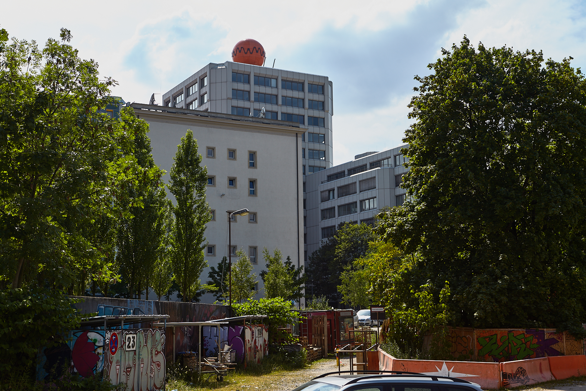 11.06.2014 - Dacharbeiten auf dem Werksgelände