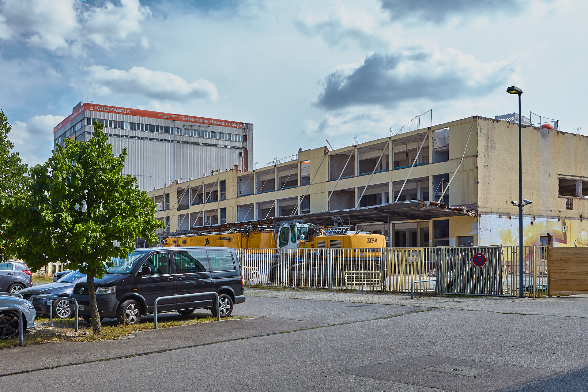 11.06.2014 - Dacharbeiten auf dem Werksgelände