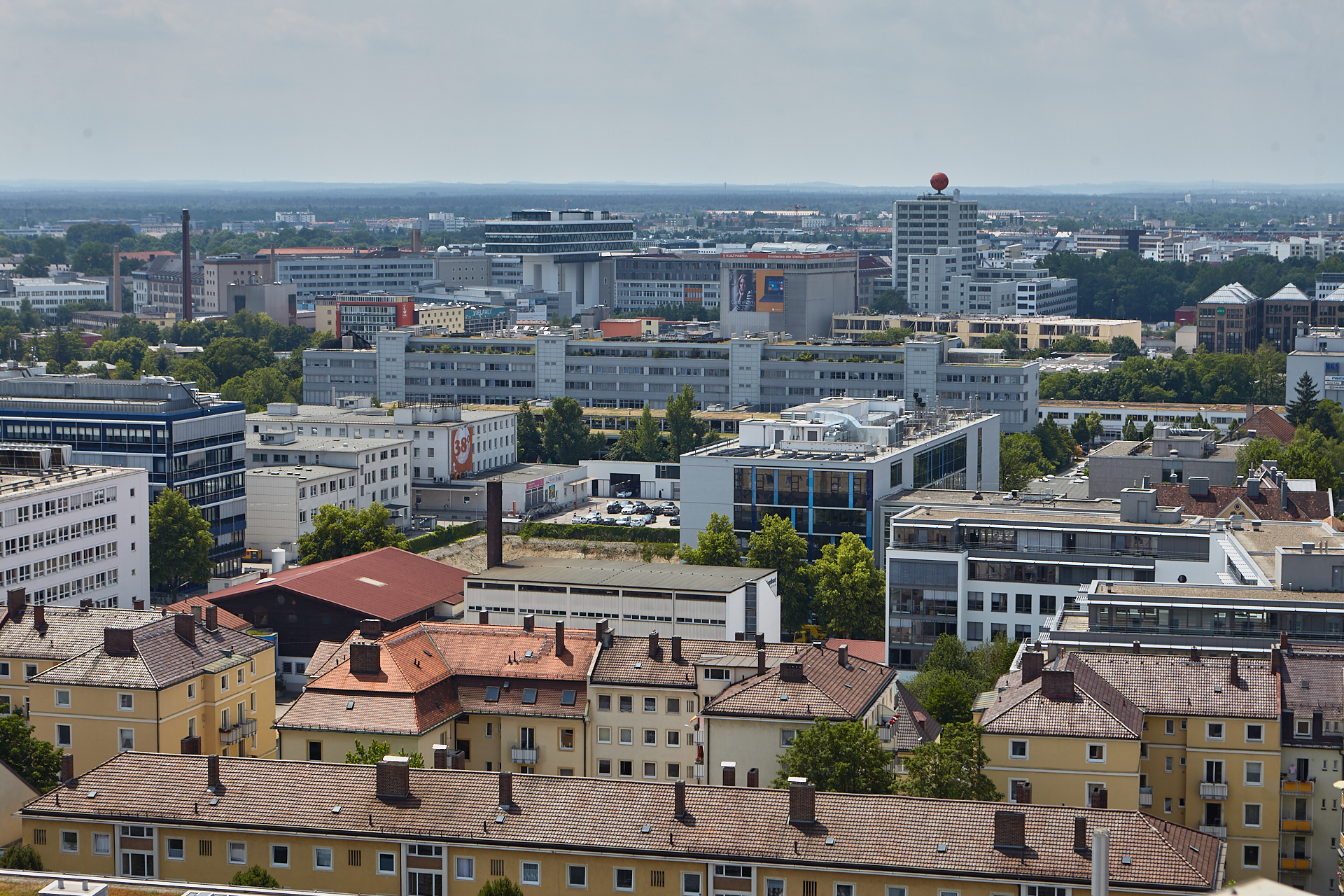 13.06.2014 - Dacharbeiten auf dem Dach des zukünftigen WERK 3