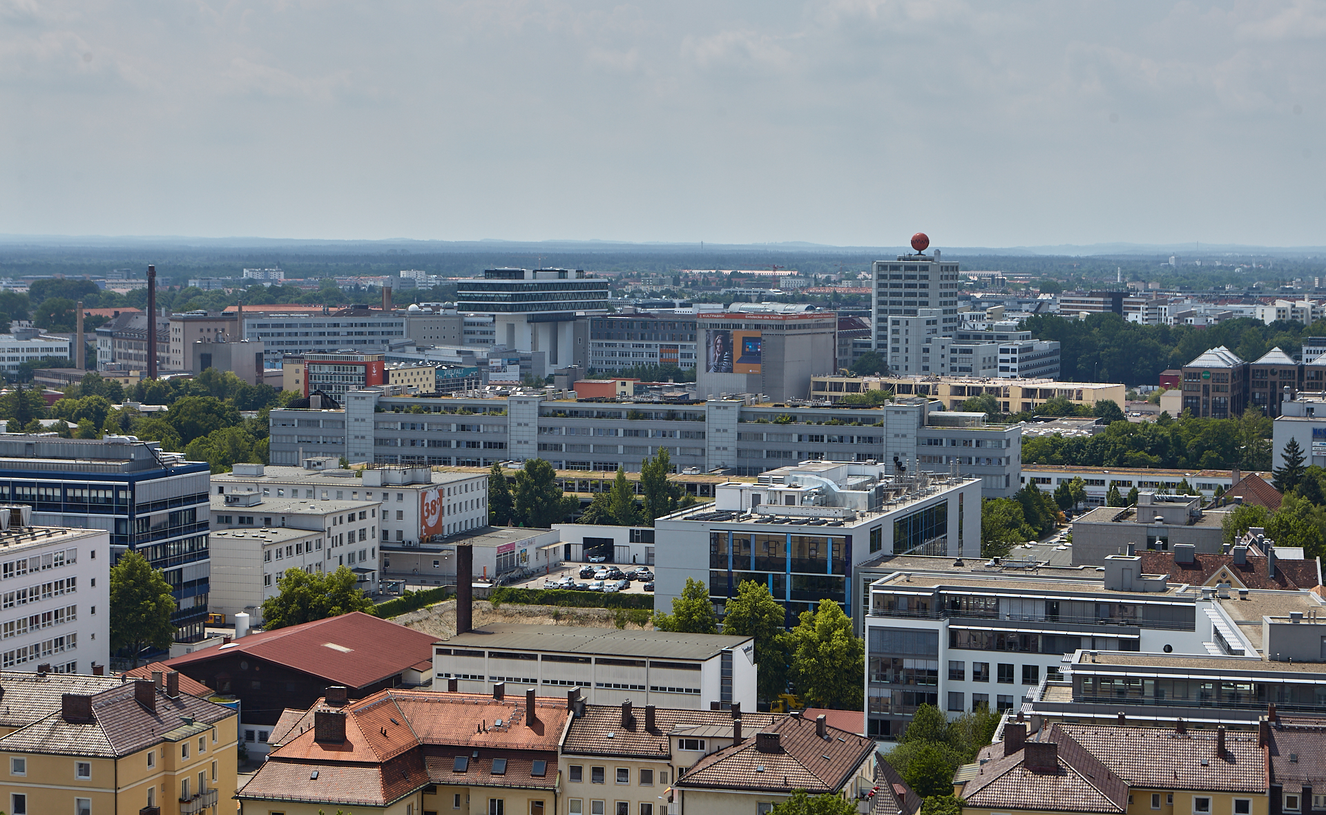 13.06.2014 - Dacharbeiten auf dem Dach des zukünftigen WERK 3