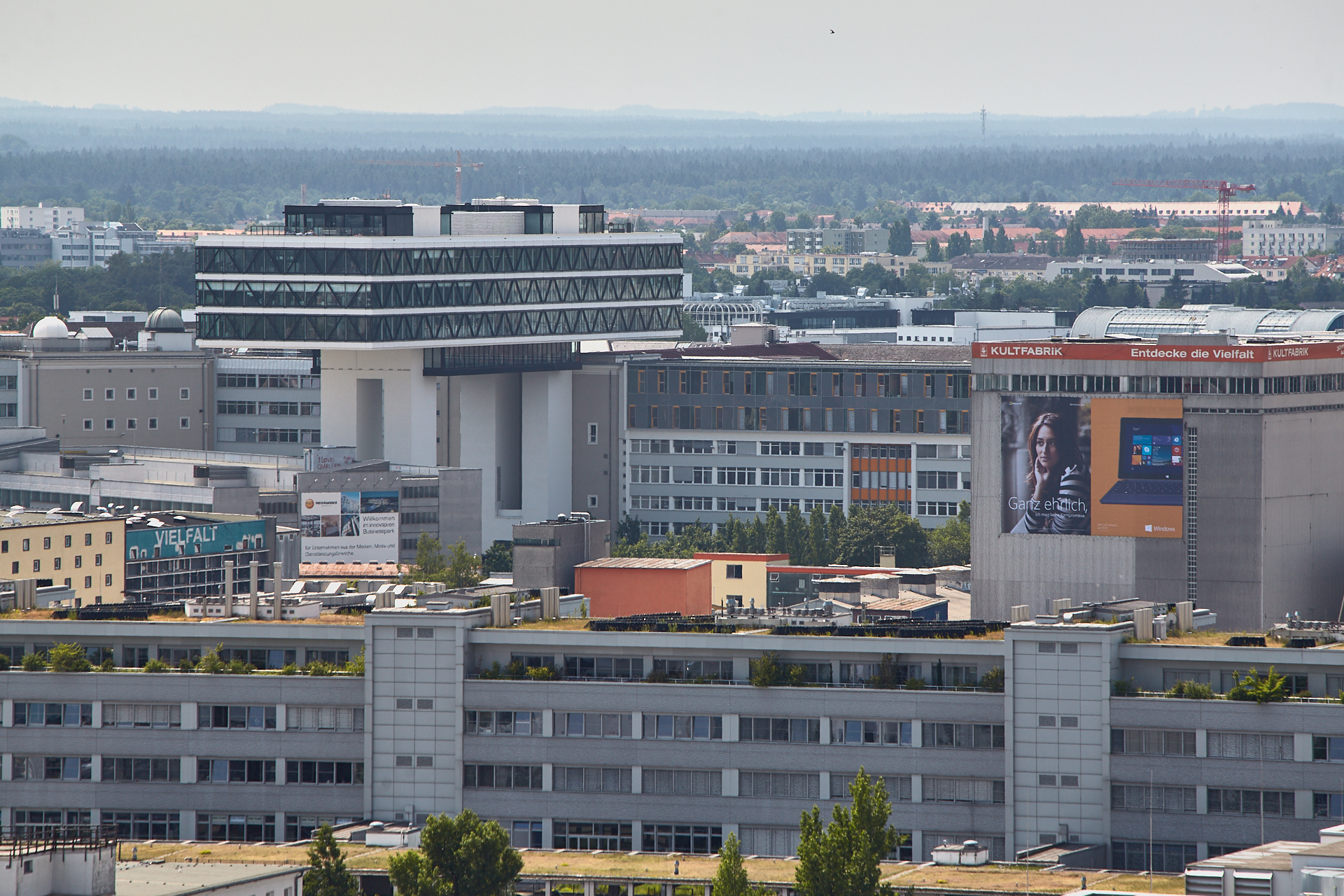 13.06.2014 - Dacharbeiten auf dem Dach des zukünftigen WERK 3
