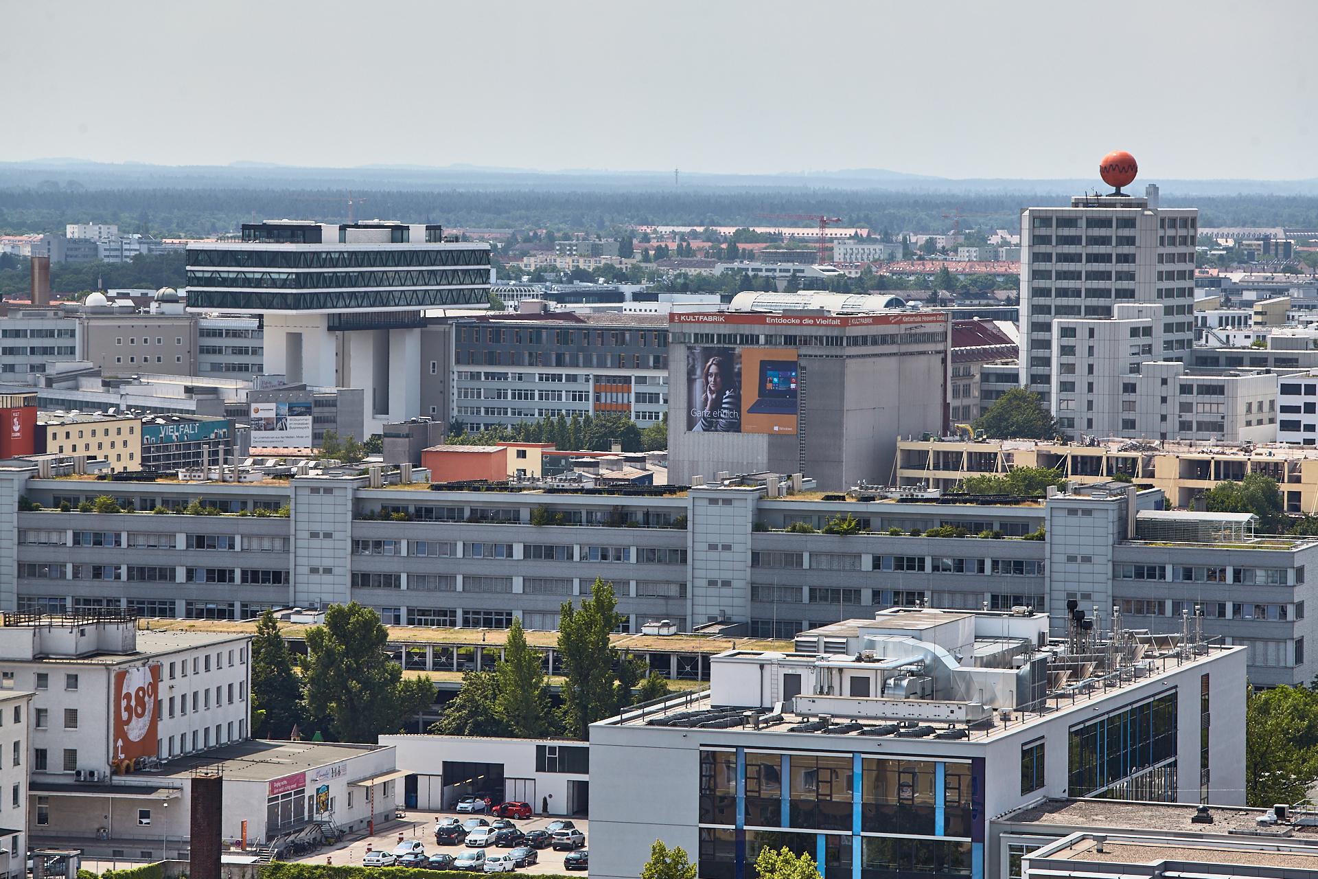 13.06.2014 - Dacharbeiten auf dem Dach des zukünftigen WERK 3