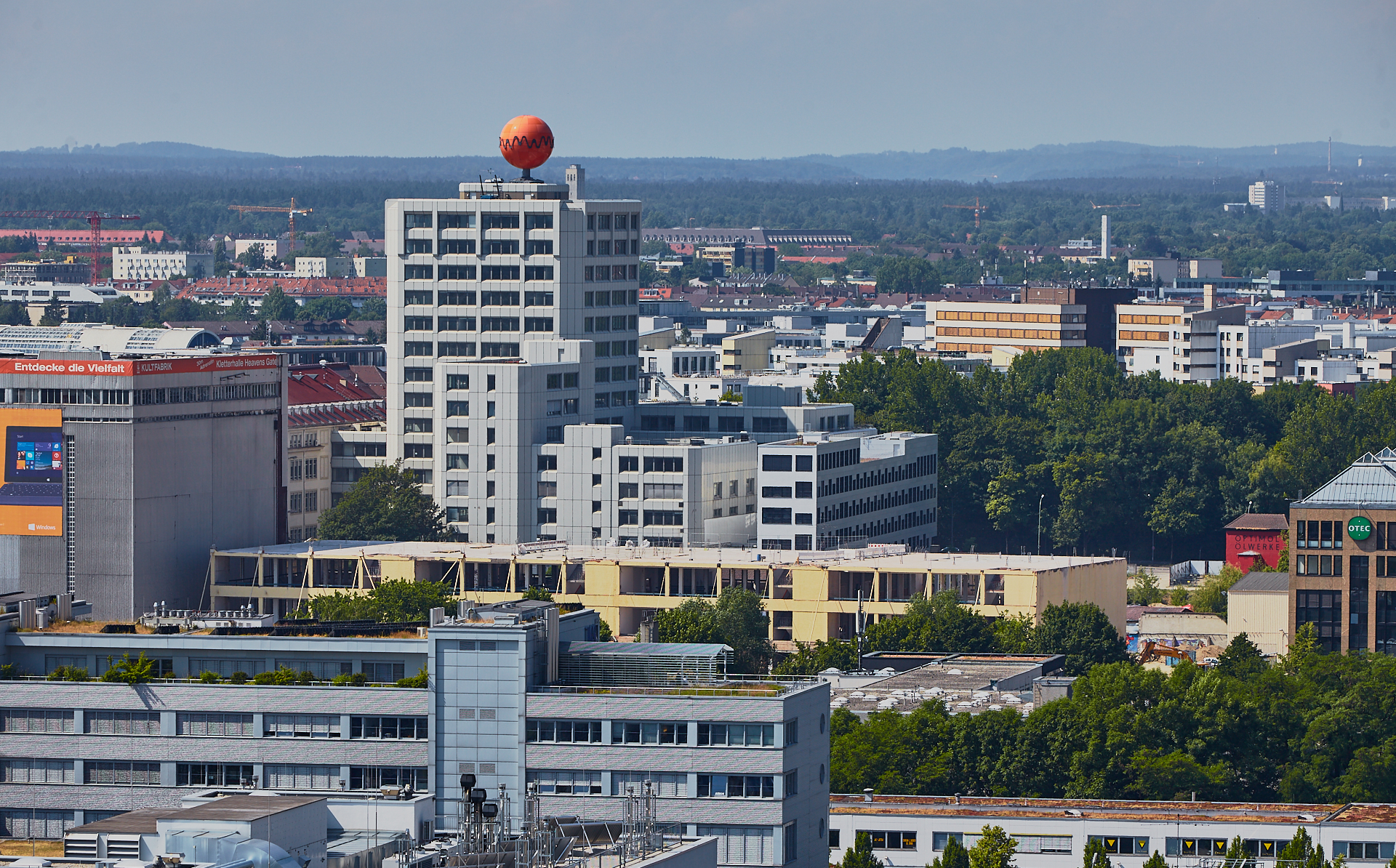 18.06.2014 - Panoramablick auf den Ostbahnhof und dem Kunstpark-Ost