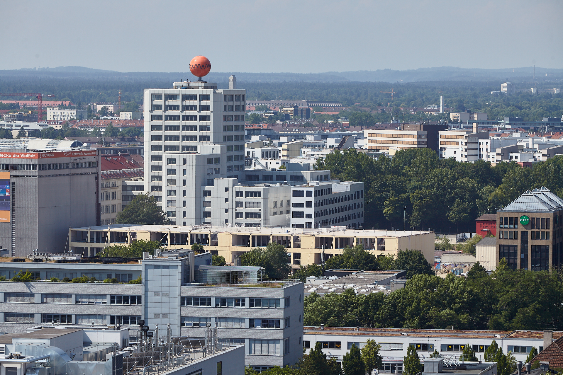 18.06.2014 - Panoramablick auf den Ostbahnhof und dem Kunstpark-Ost
