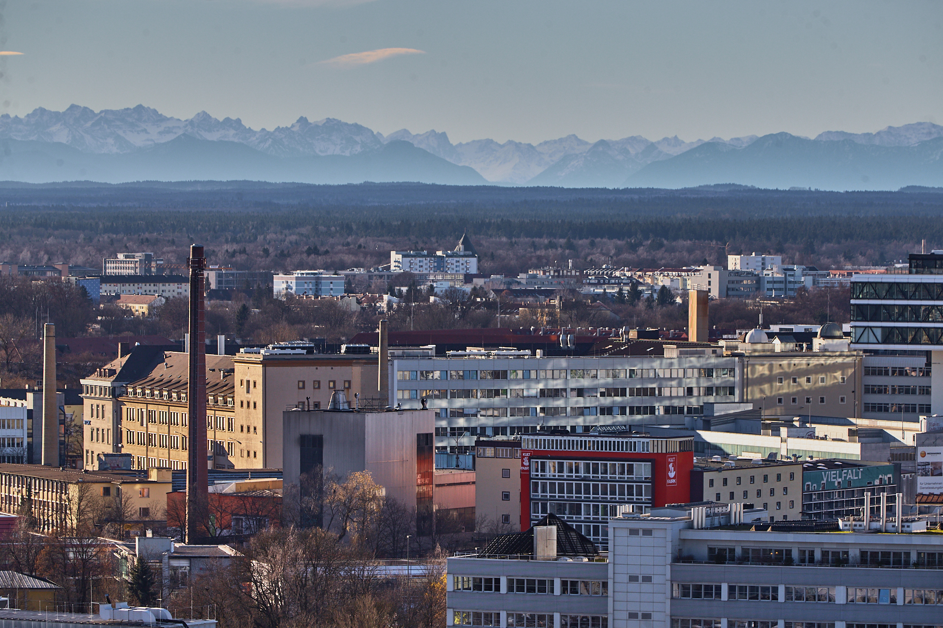 23.12.2014 - Blick auf das ATLAS-Hochhaus am Werksviertel