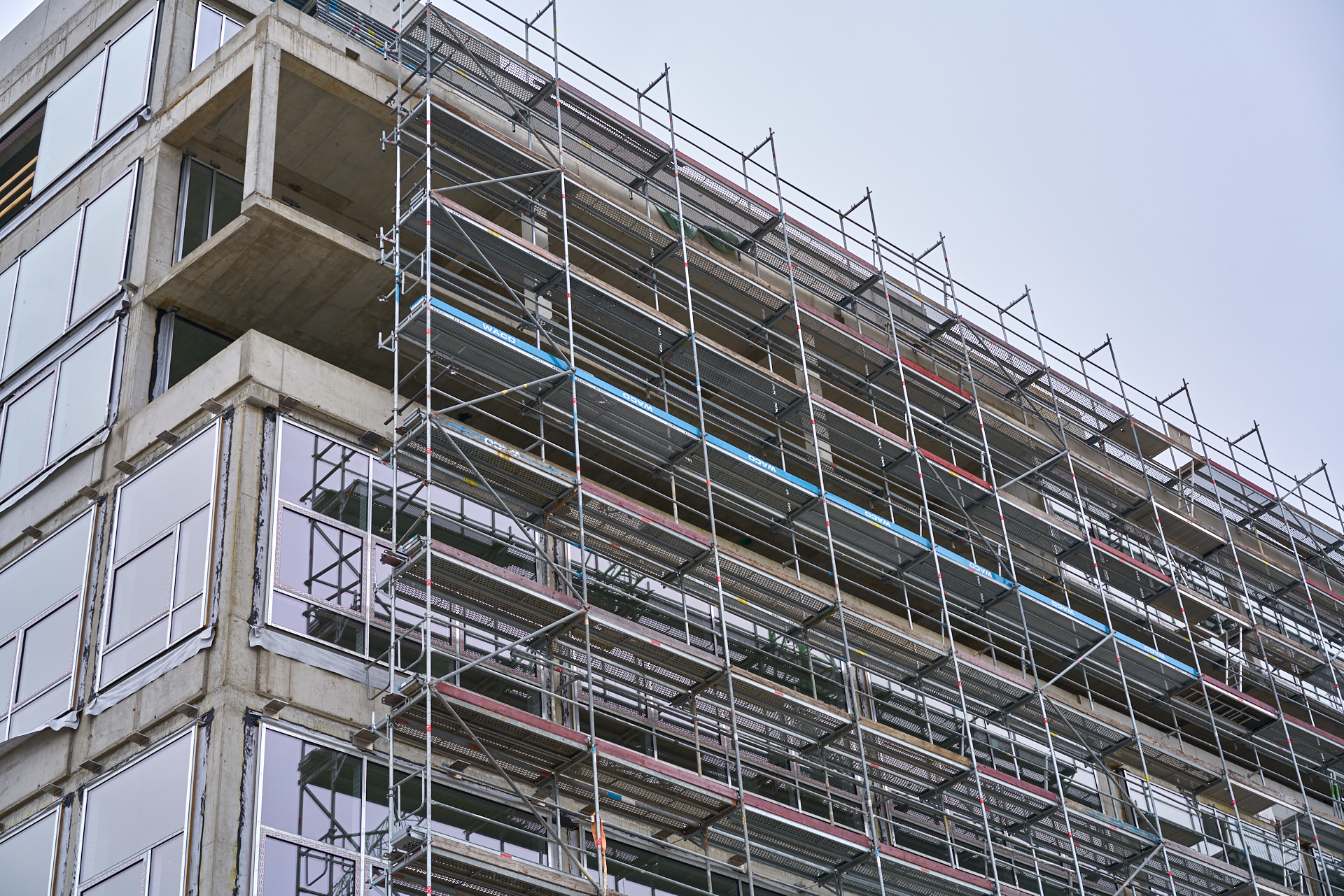 09.09.2015 - Das ATLAS-Gebäude hat noch seine alte Fassade. WERK 3 entsteht.