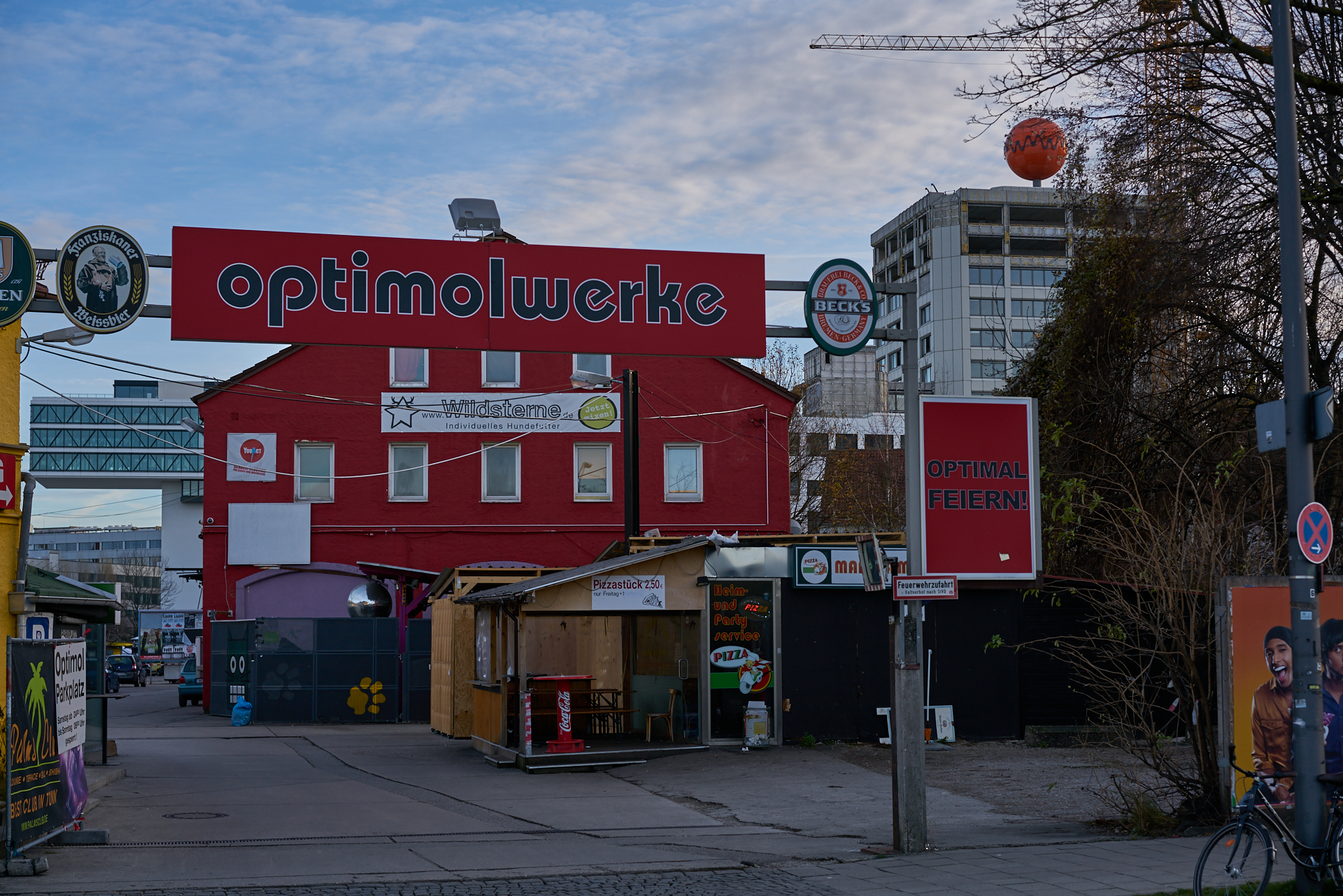 12.12.2016 - Das ATLAS Bürohochhaus im Umbau
