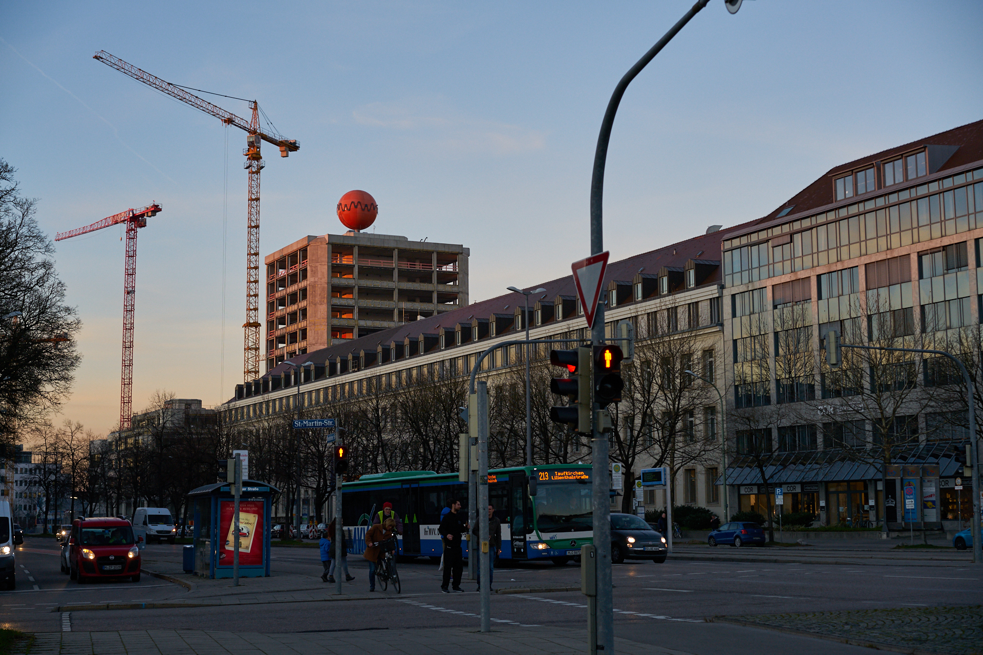 27.12.2016 - Entkernung des ATLAS Bürohochhauses