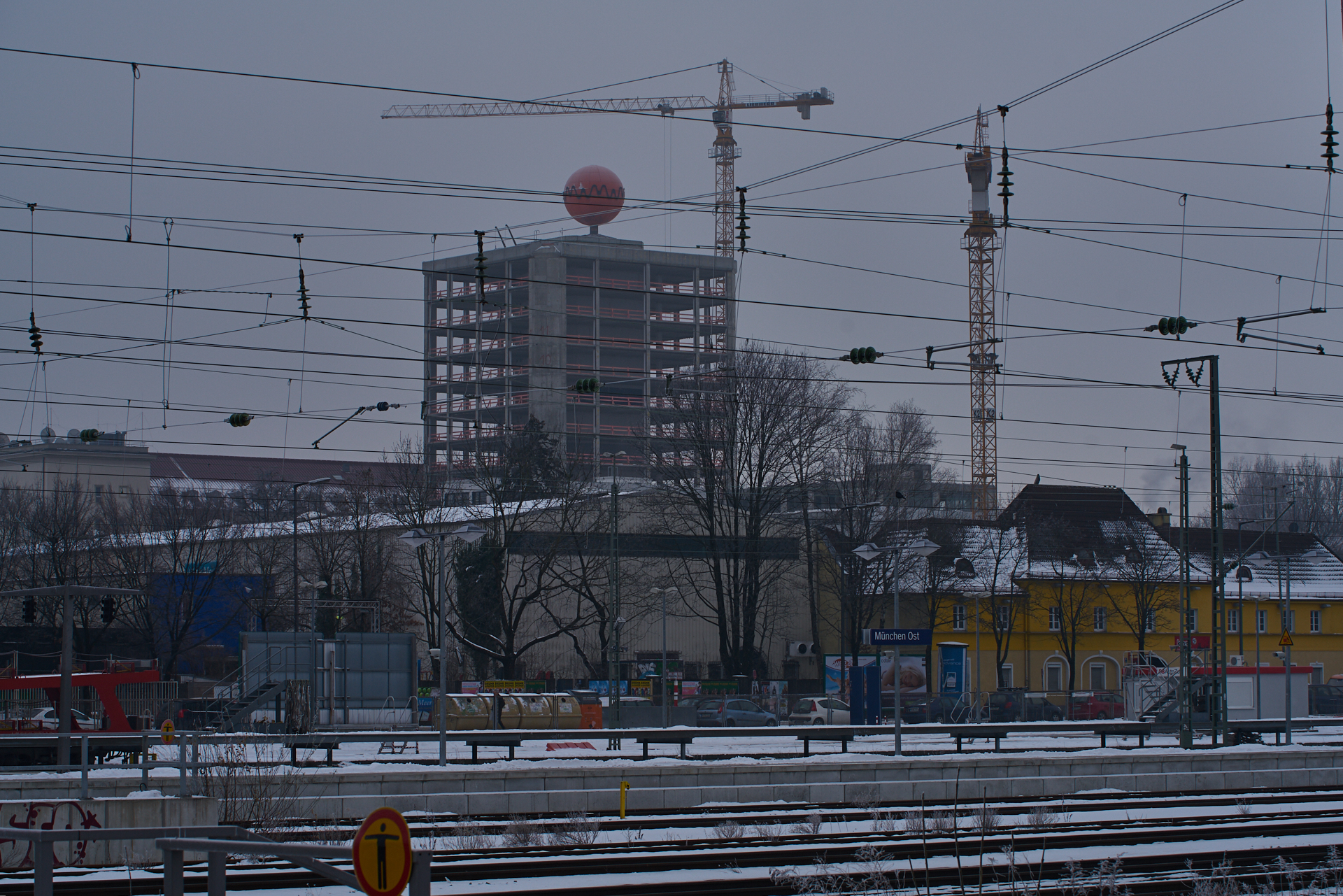 23.01.2016 - Das ATLAS Bürohochhaus entkernt und ohne Fassade