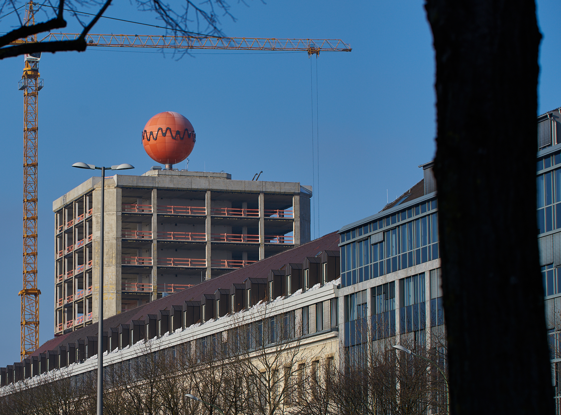 23.01.2016 - Das ATLAS Bürohochhaus entkernt und ohne Fassade