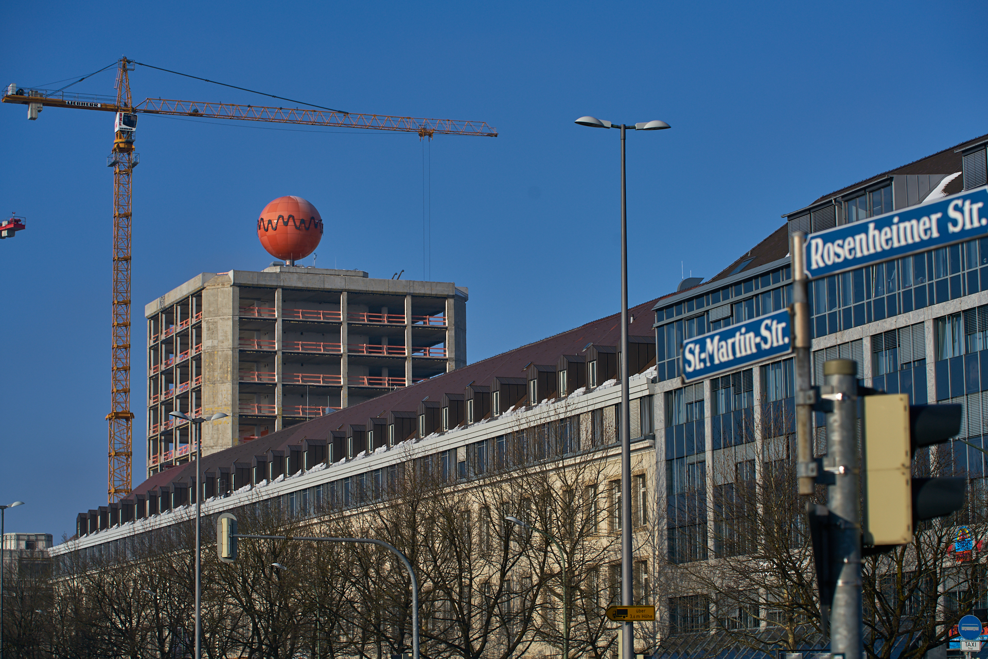 23.01.2016 - Das ATLAS Bürohochhaus entkernt und ohne Fassade