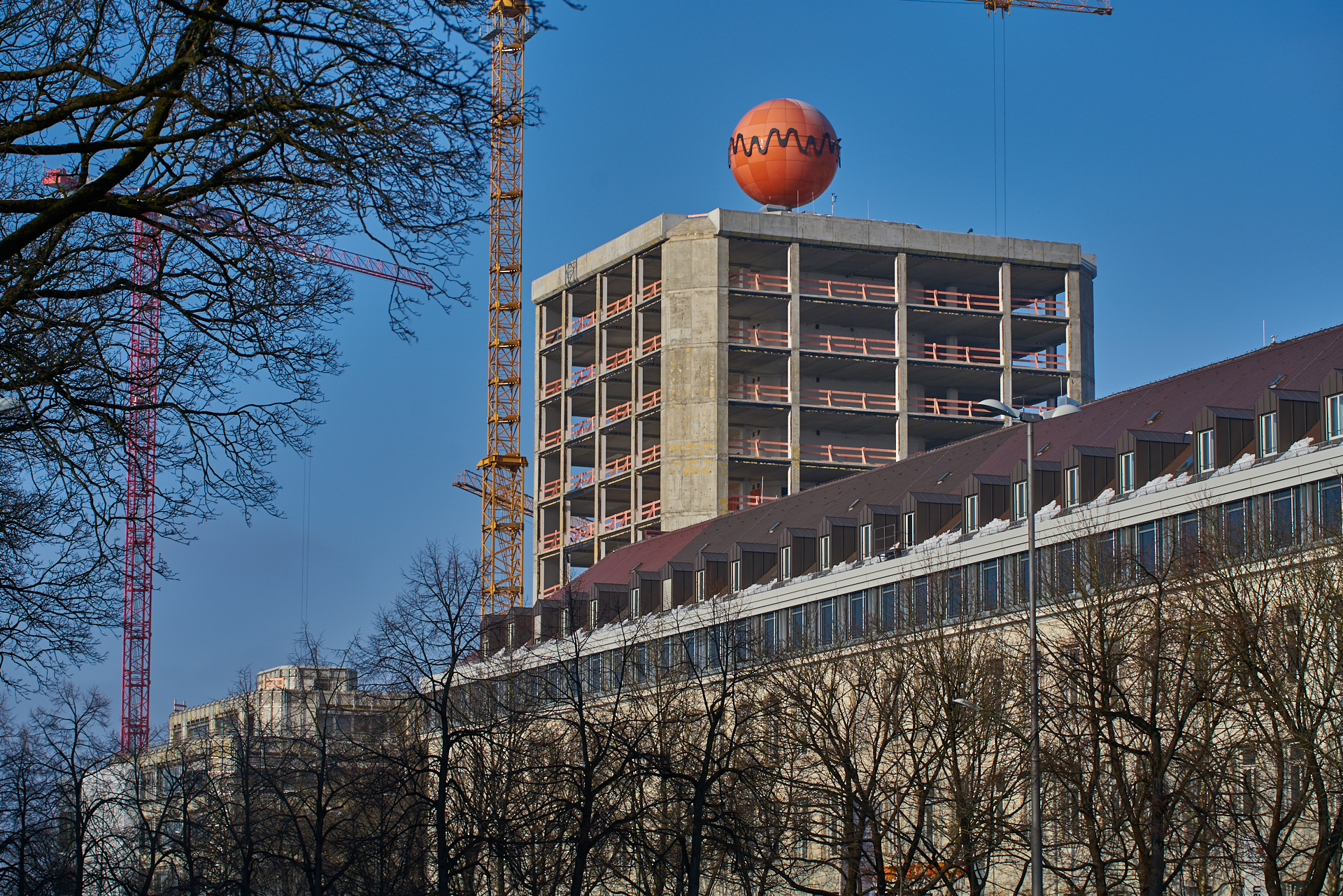 23.01.2016 - Das ATLAS Bürohochhaus entkernt und ohne Fassade