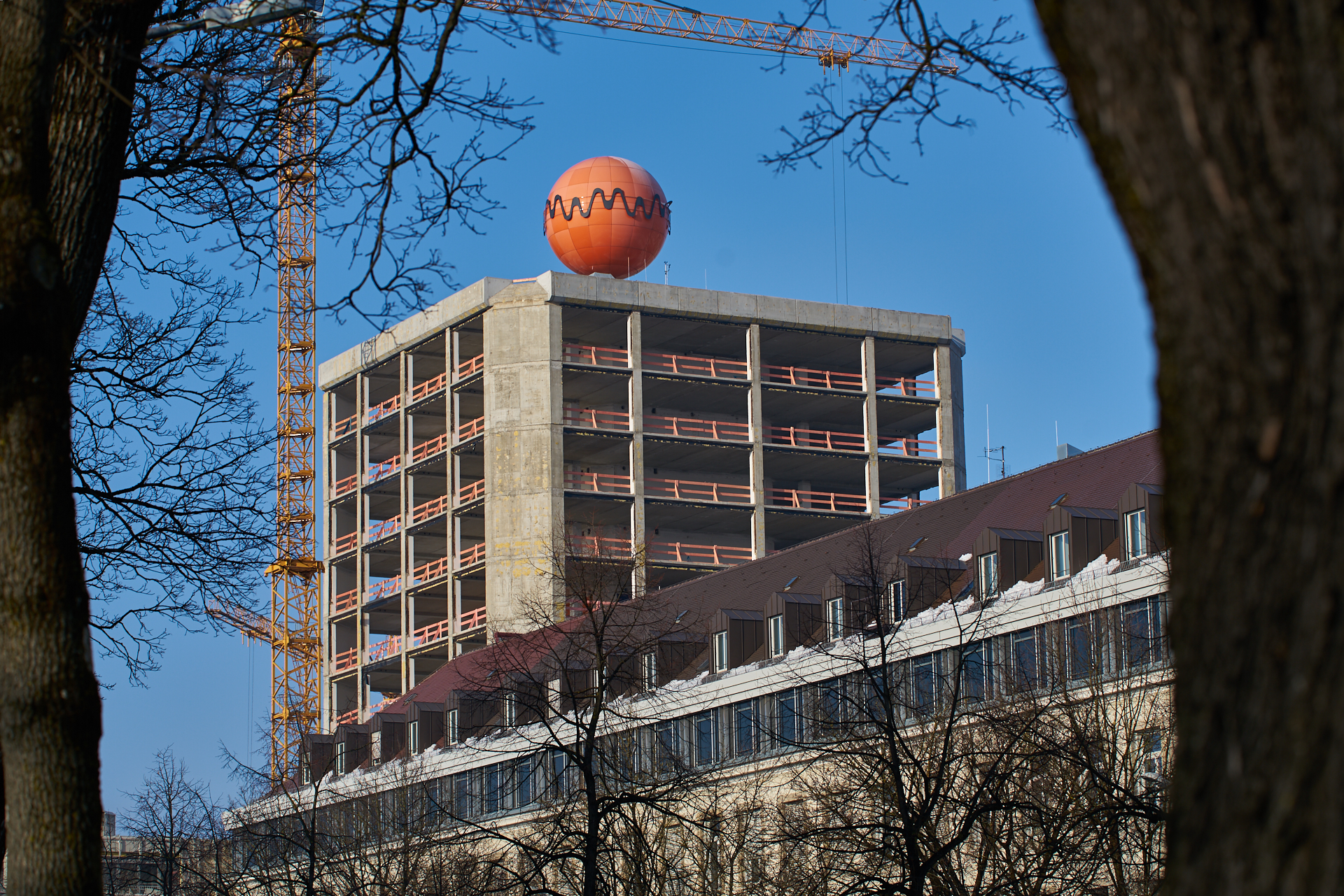 23.01.2016 - Das ATLAS Bürohochhaus entkernt und ohne Fassade