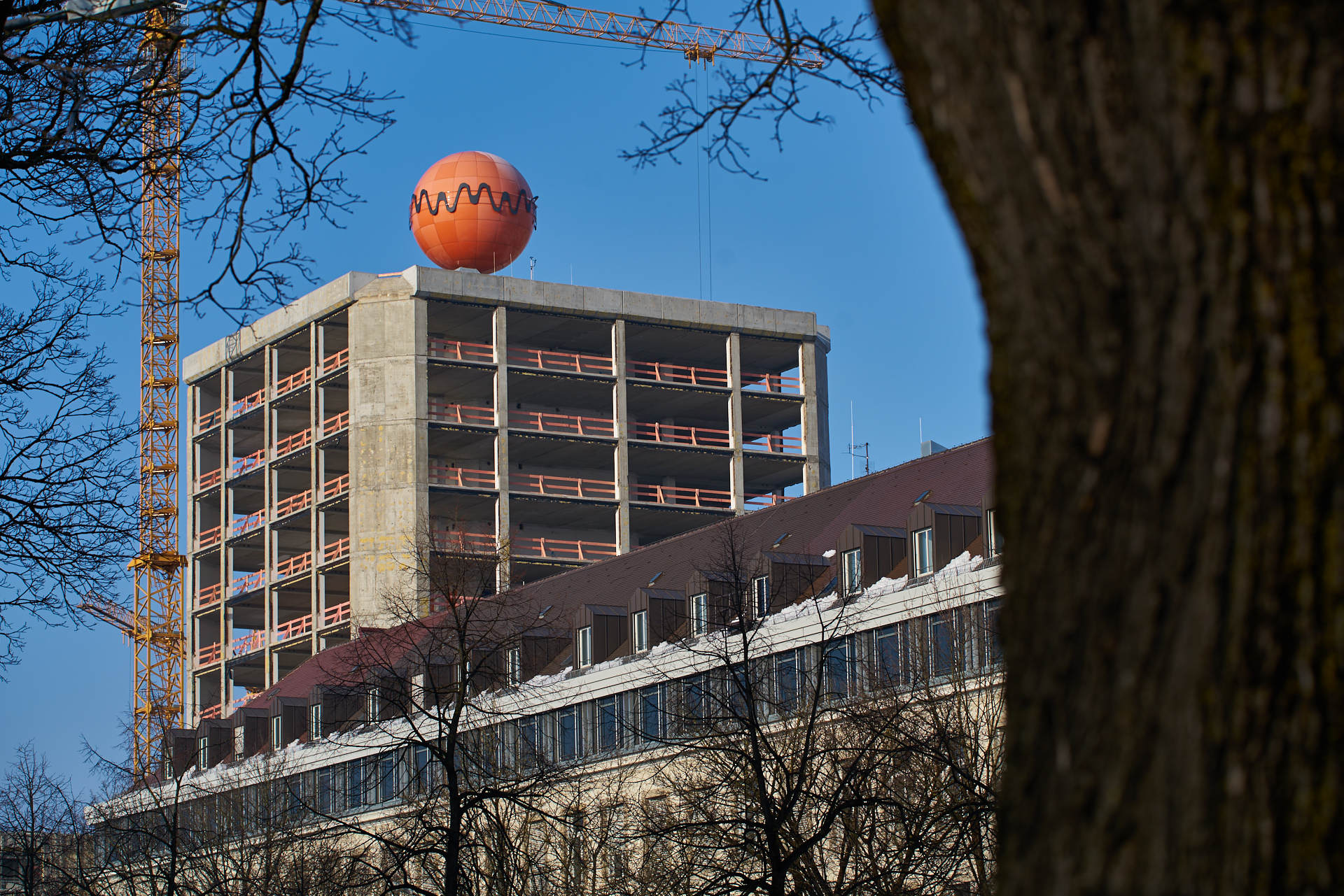 23.01.2016 - Das ATLAS Bürohochhaus entkernt und ohne Fassade