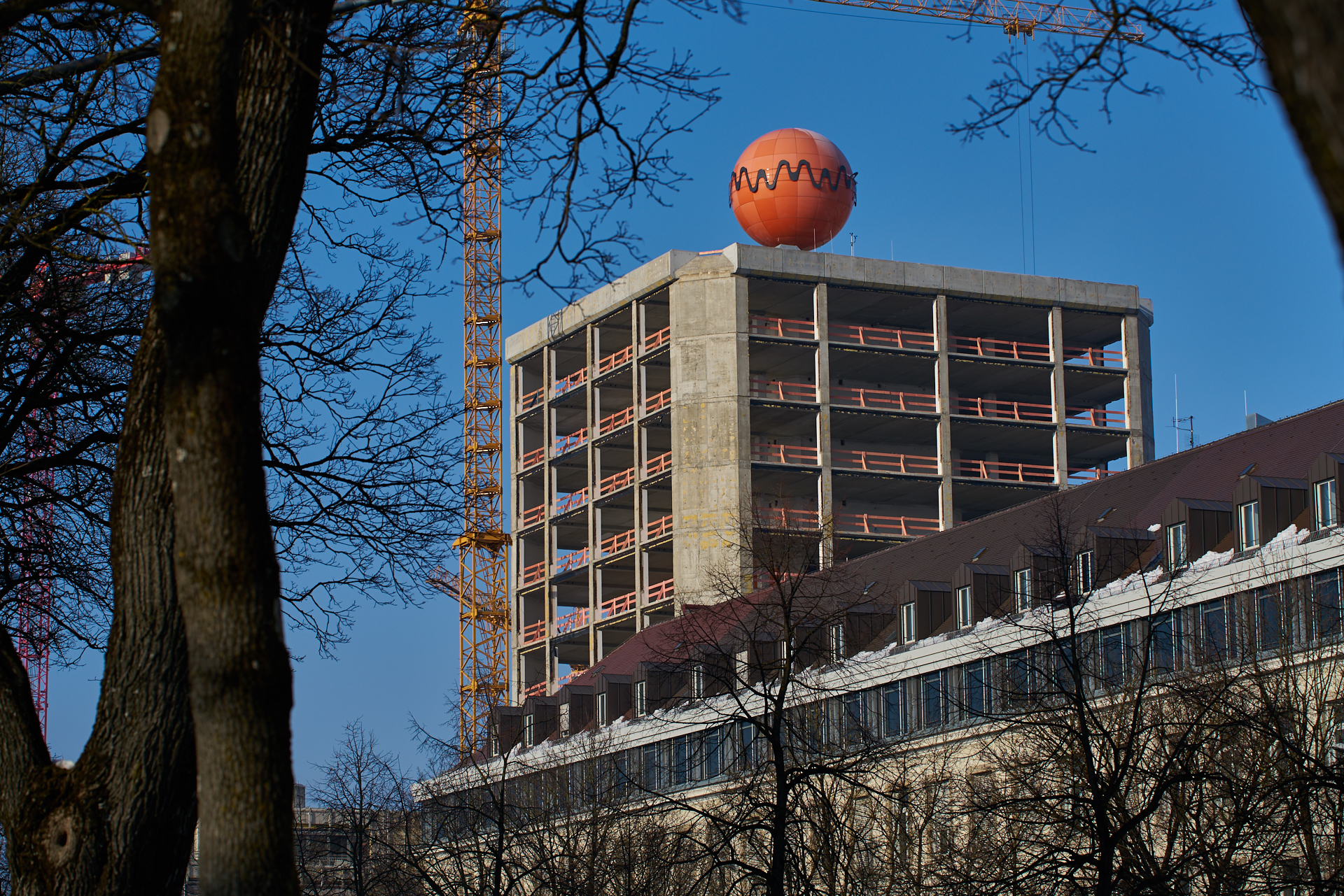 23.01.2016 - Das ATLAS Bürohochhaus entkernt und ohne Fassade