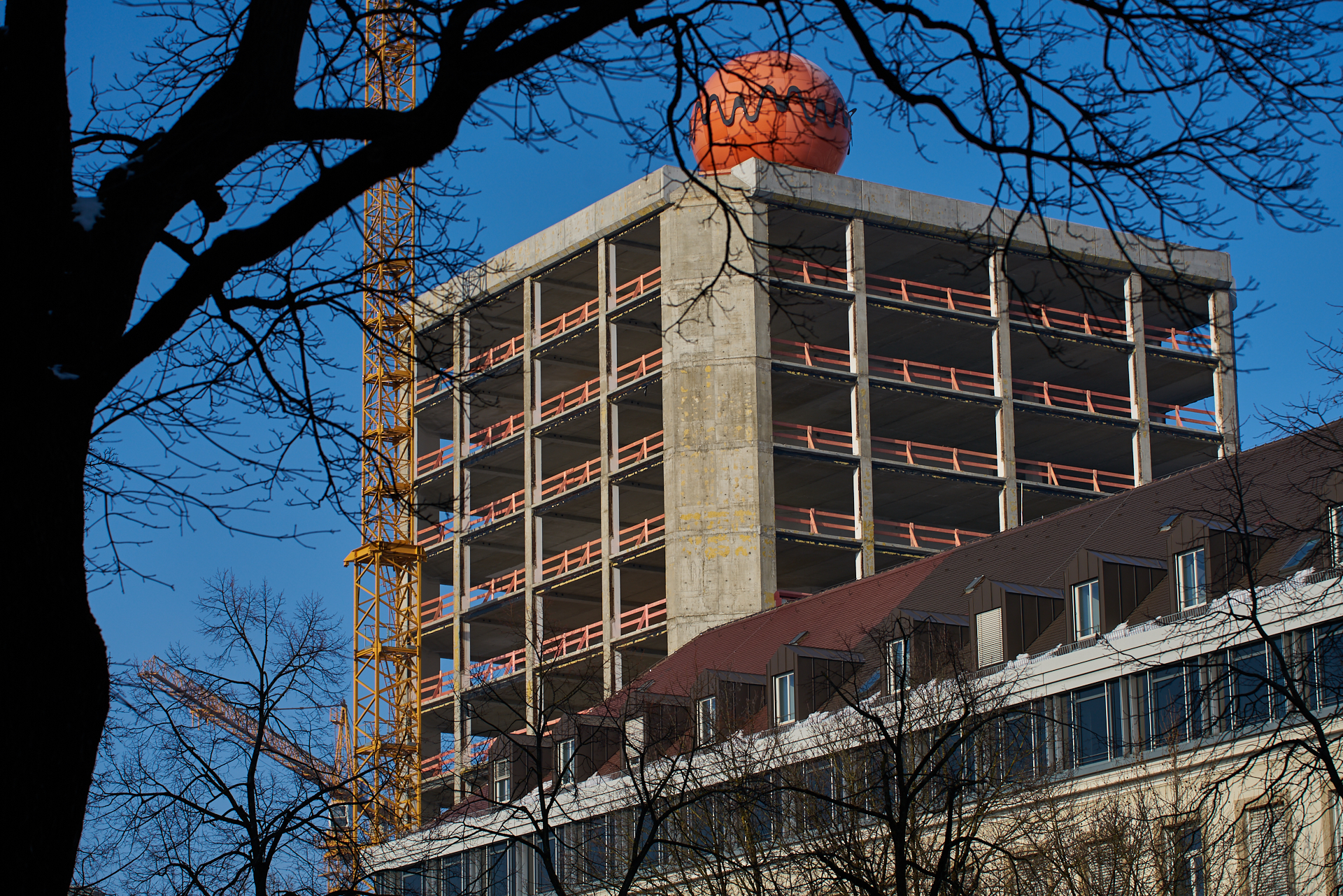 23.01.2016 - Das ATLAS Bürohochhaus entkernt und ohne Fassade