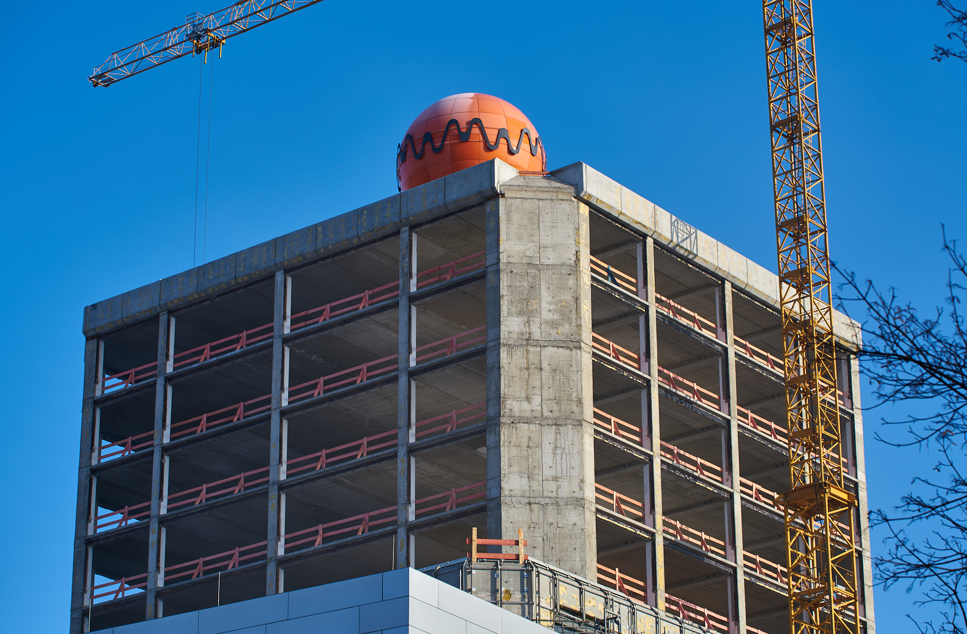 23.01.2016 - Das ATLAS Bürohochhaus entkernt und ohne Fassade