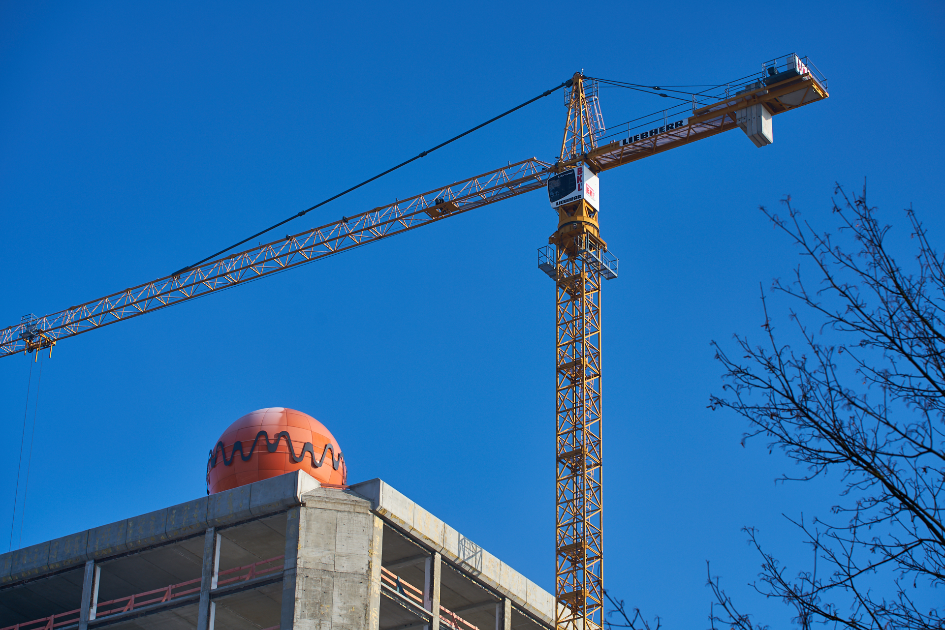 23.01.2016 - Das ATLAS Bürohochhaus entkernt und ohne Fassade