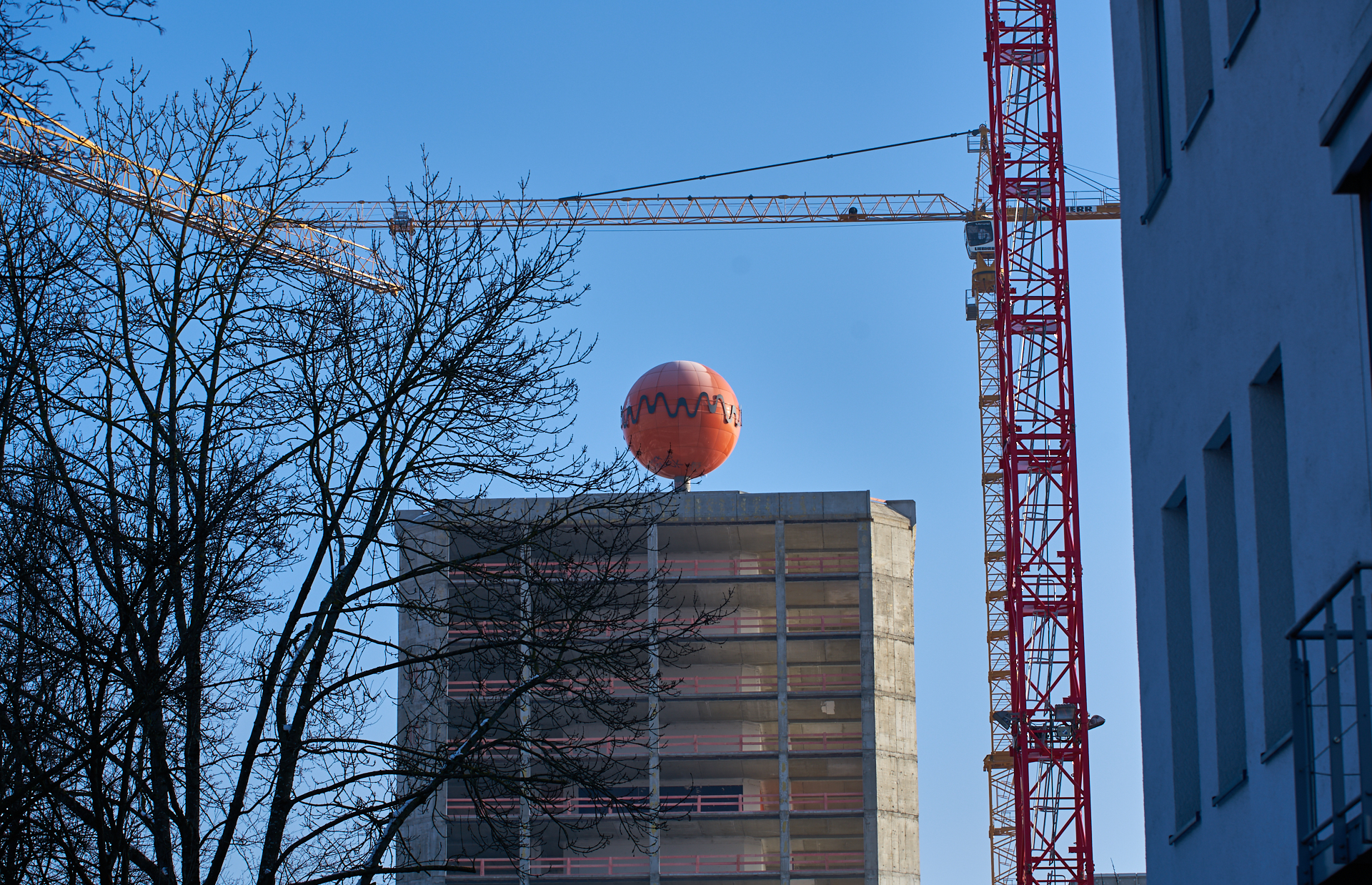 23.01.2016 - Das ATLAS Bürohochhaus entkernt und ohne Fassade