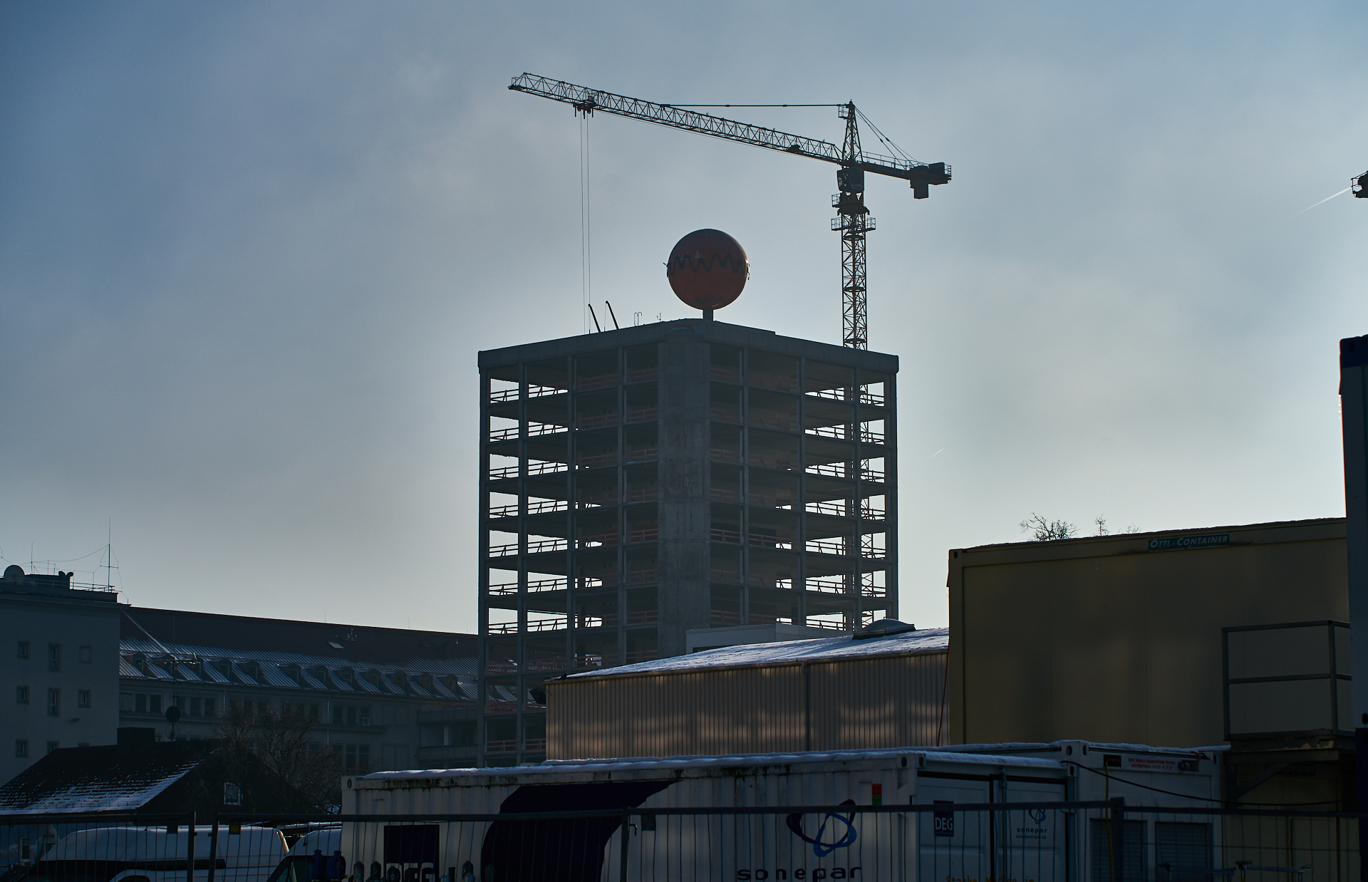 23.01.2016 - Das ATLAS Bürohochhaus entkernt und ohne Fassade