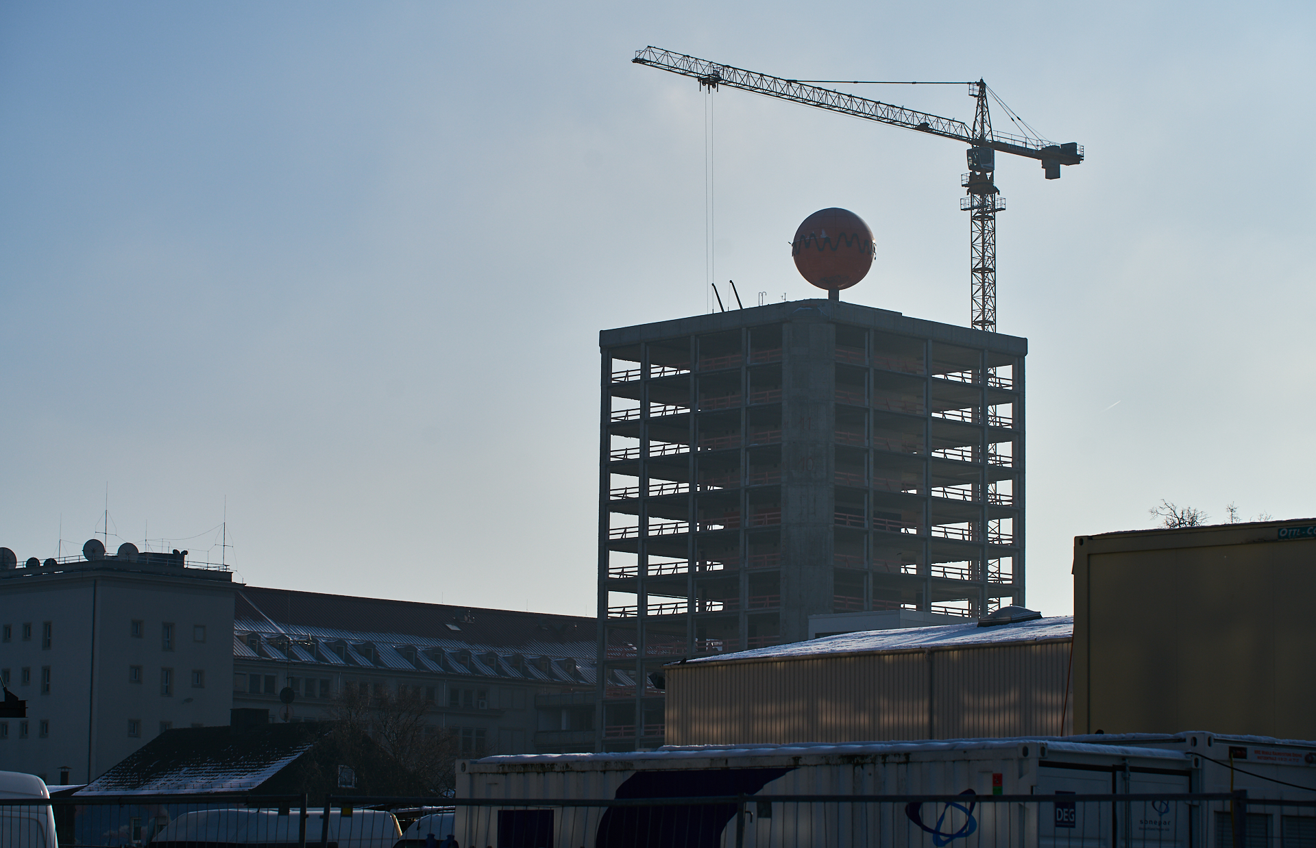 23.01.2016 - Das ATLAS Bürohochhaus entkernt und ohne Fassade