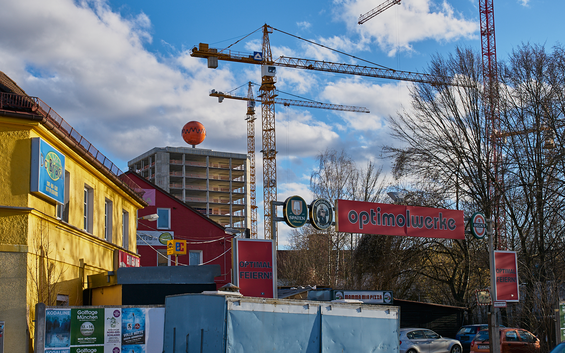 11.02.2016 - Das HIGHRISE-ONE im Anfangsstadium und ATLAS ohne Fassade