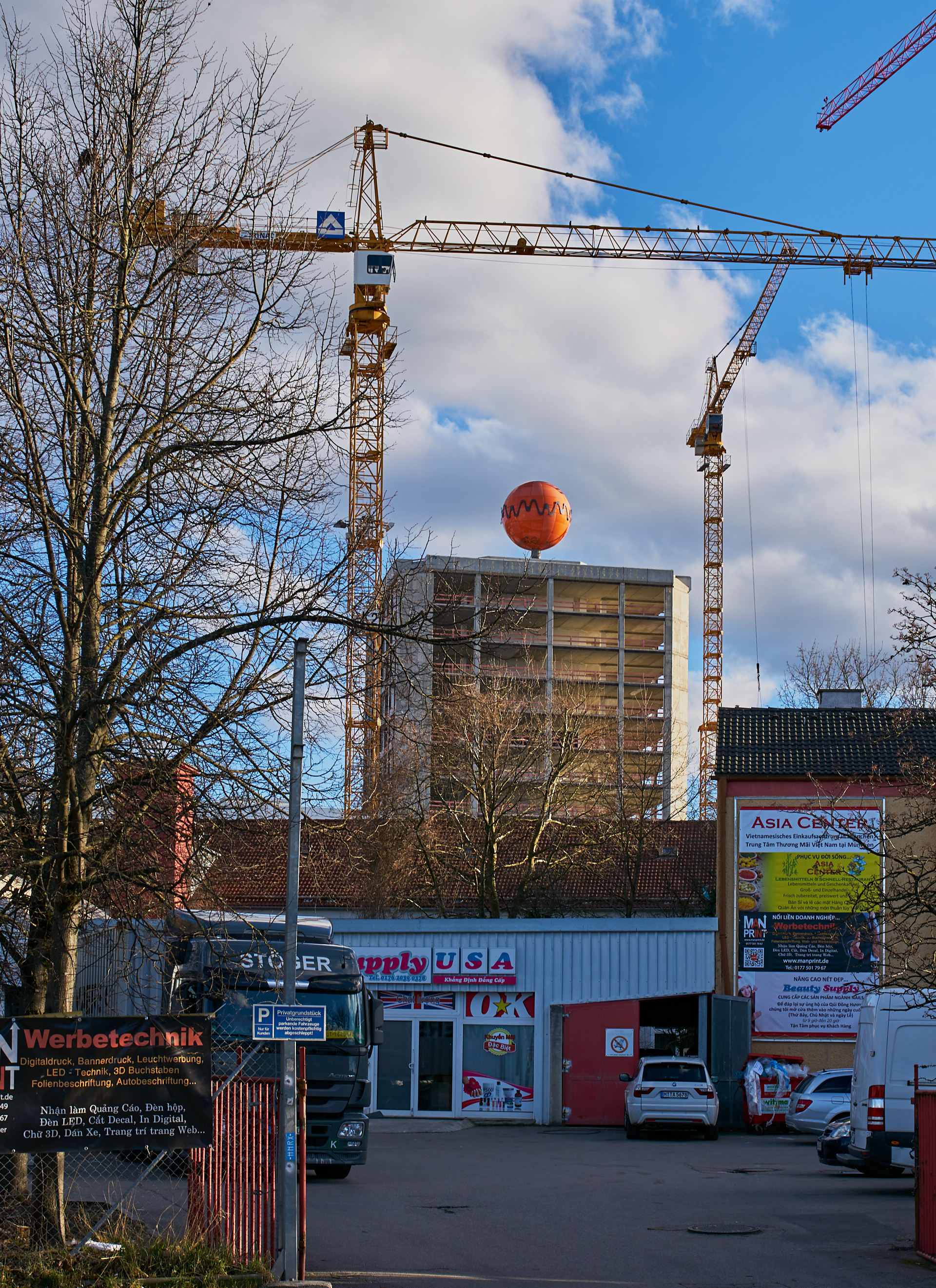 11.02.2016 - Das HIGHRISE-ONE im Anfangsstadium und ATLAS ohne Fassade