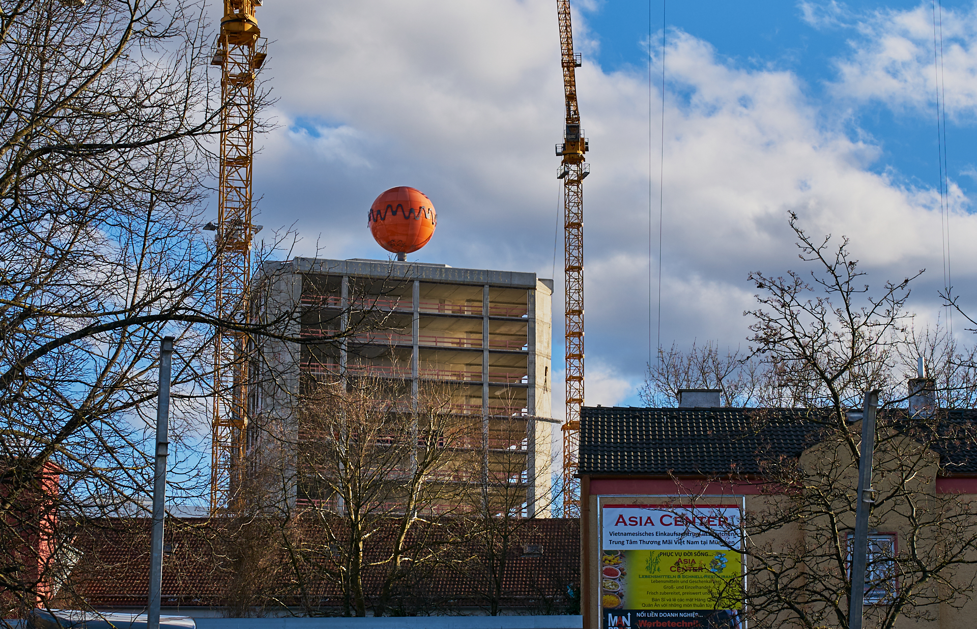 11.02.2016 - Das HIGHRISE-ONE im Anfangsstadium und ATLAS ohne Fassade