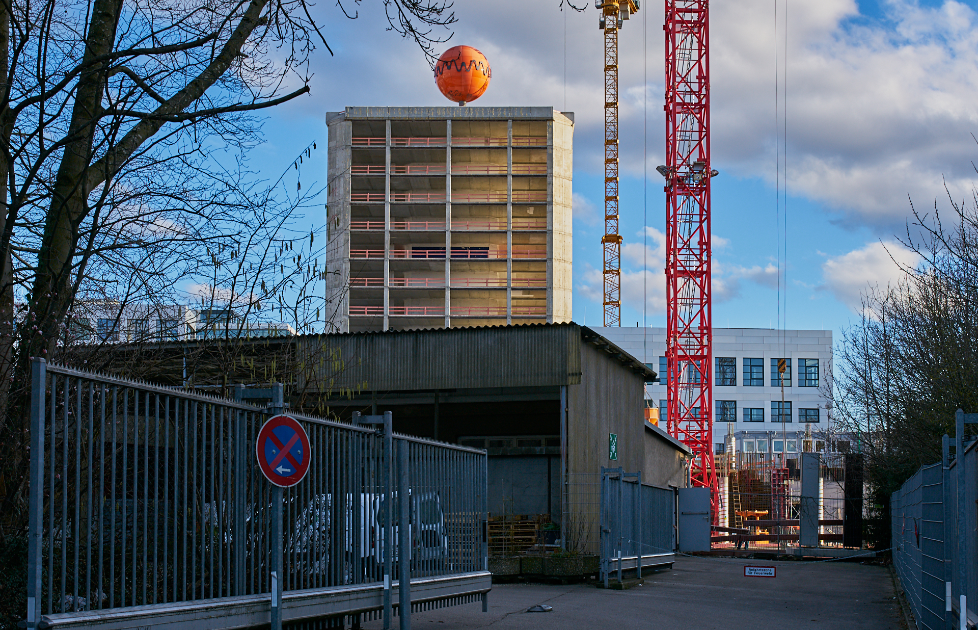11.02.2016 - Das HIGHRISE-ONE im Anfangsstadium und ATLAS ohne Fassade