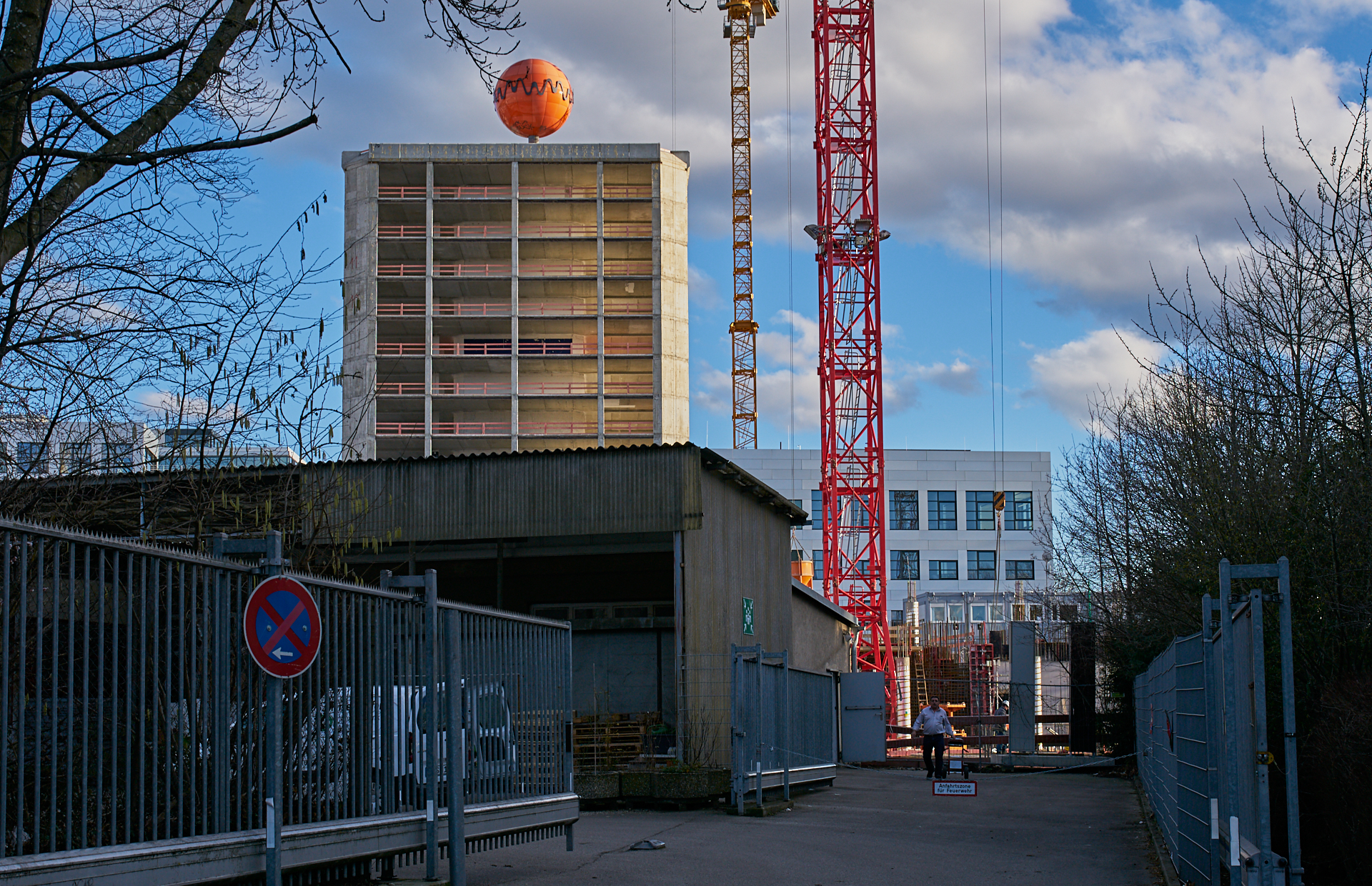 11.02.2016 - Das HIGHRISE-ONE im Anfangsstadium und ATLAS ohne Fassade