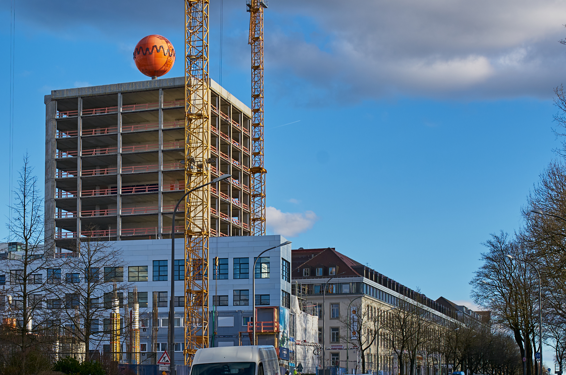 11.02.2016 - Das HIGHRISE-ONE im Anfangsstadium und ATLAS ohne Fassade