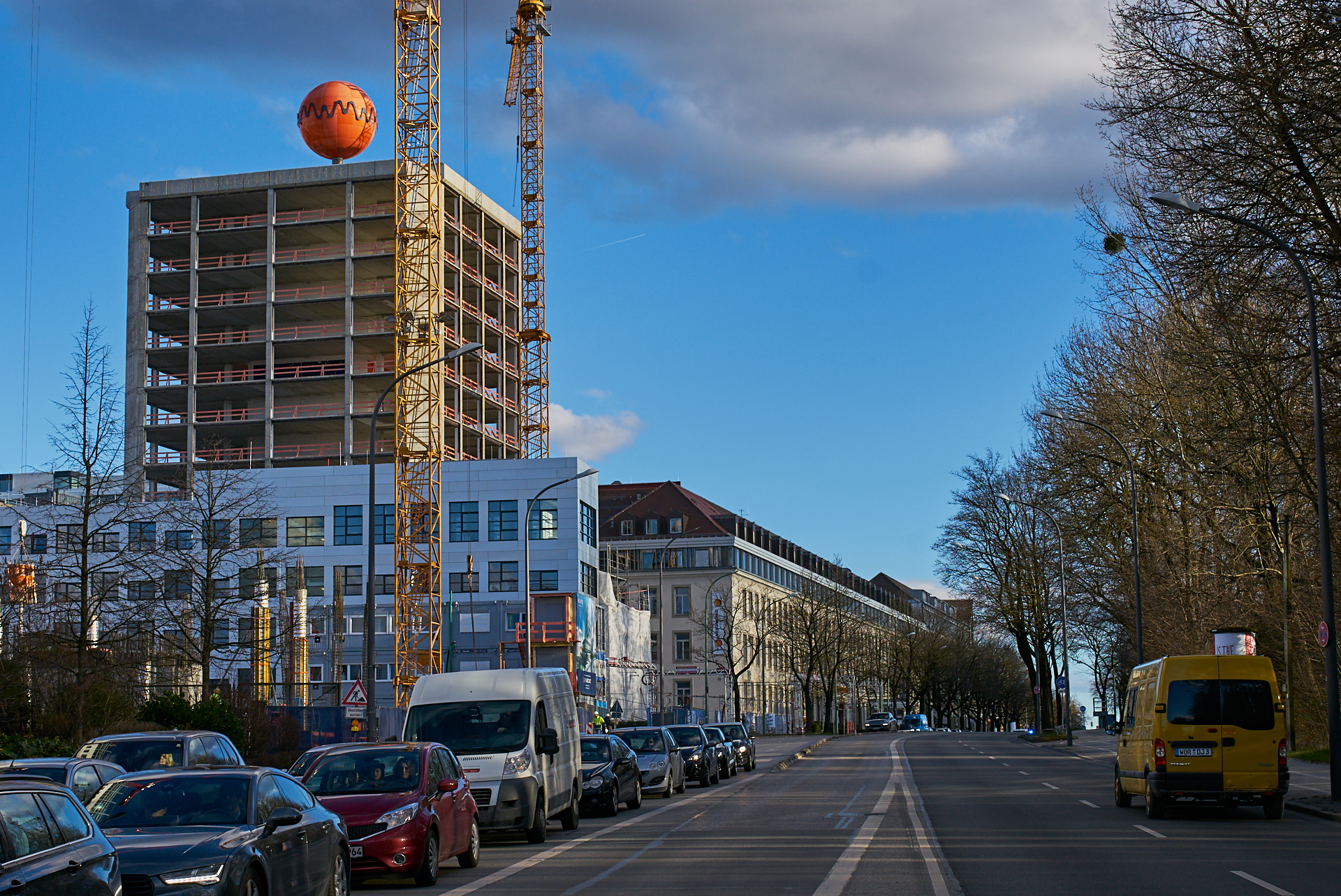 11.02.2016 - Das HIGHRISE-ONE im Anfangsstadium und ATLAS ohne Fassade