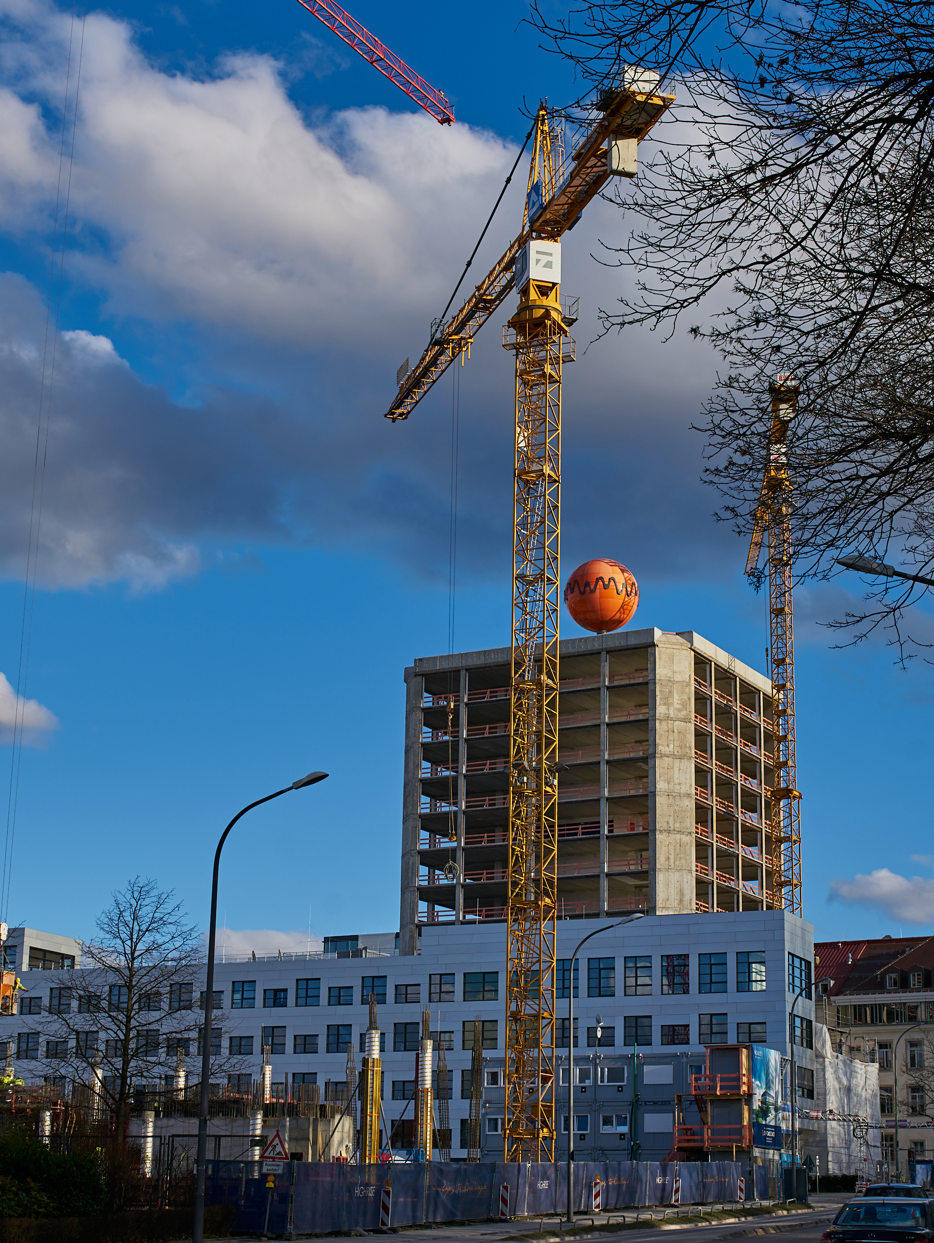 11.02.2016 - Das HIGHRISE-ONE im Anfangsstadium und ATLAS ohne Fassade