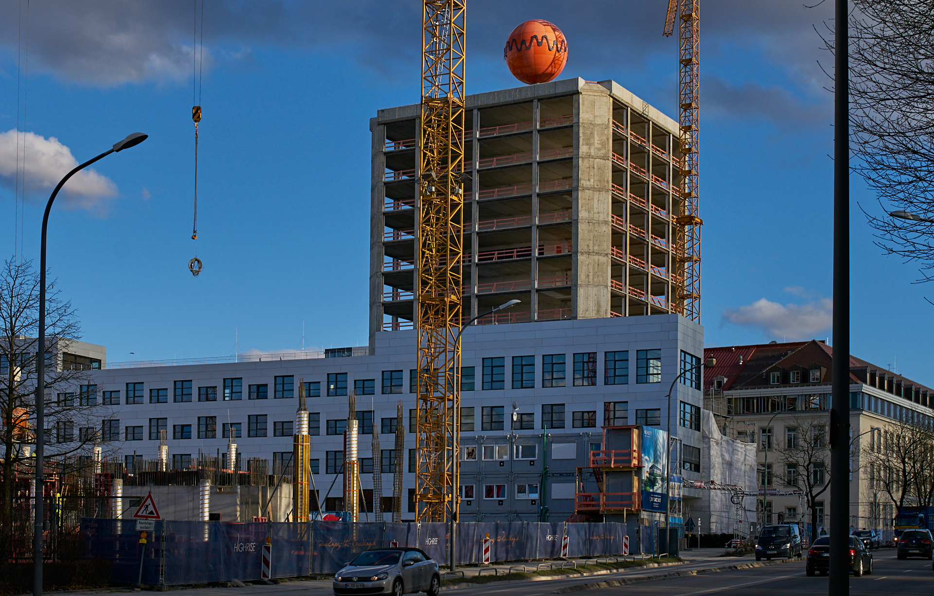 11.02.2016 - Das HIGHRISE-ONE im Anfangsstadium und ATLAS ohne Fassade