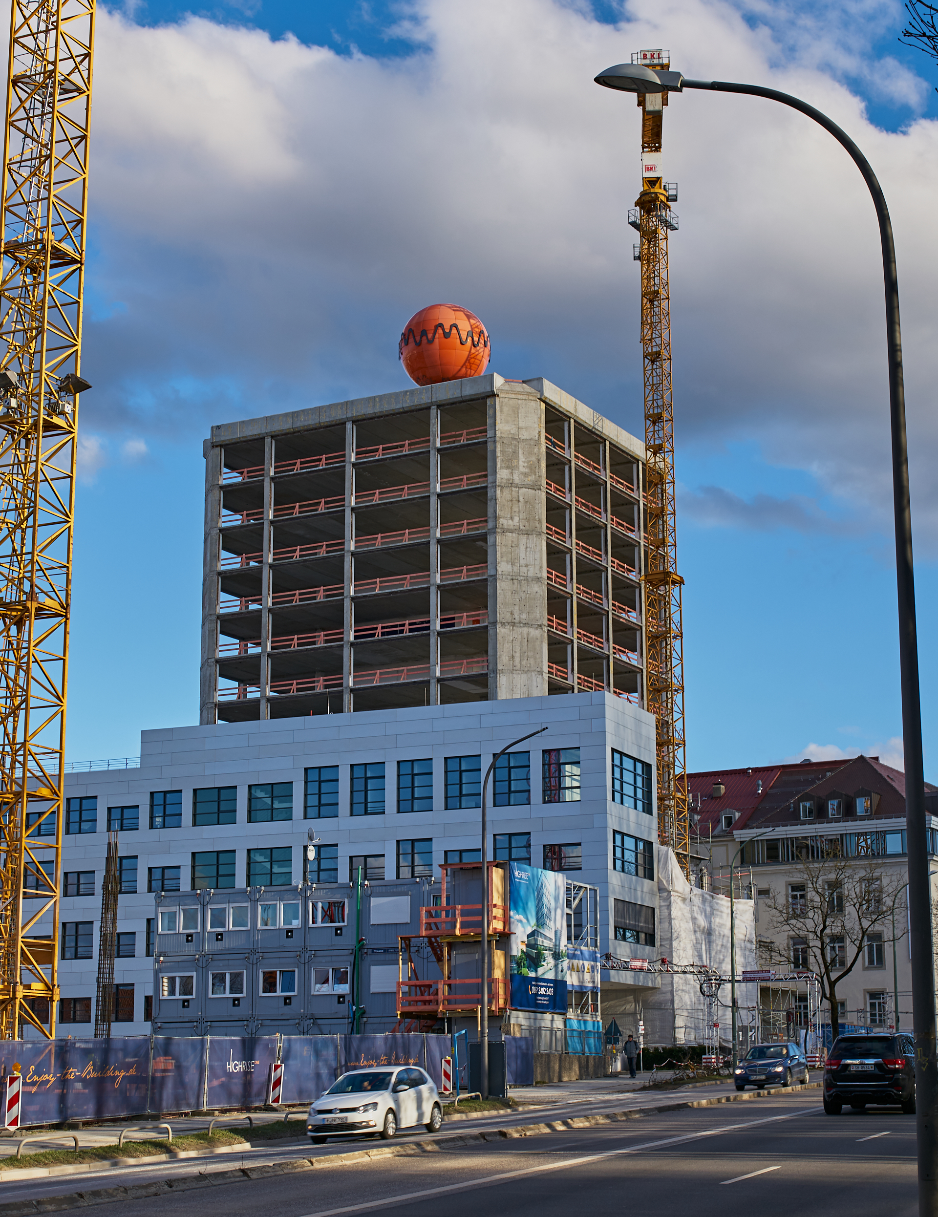 11.02.2016 - Das HIGHRISE-ONE im Anfangsstadium und ATLAS ohne Fassade