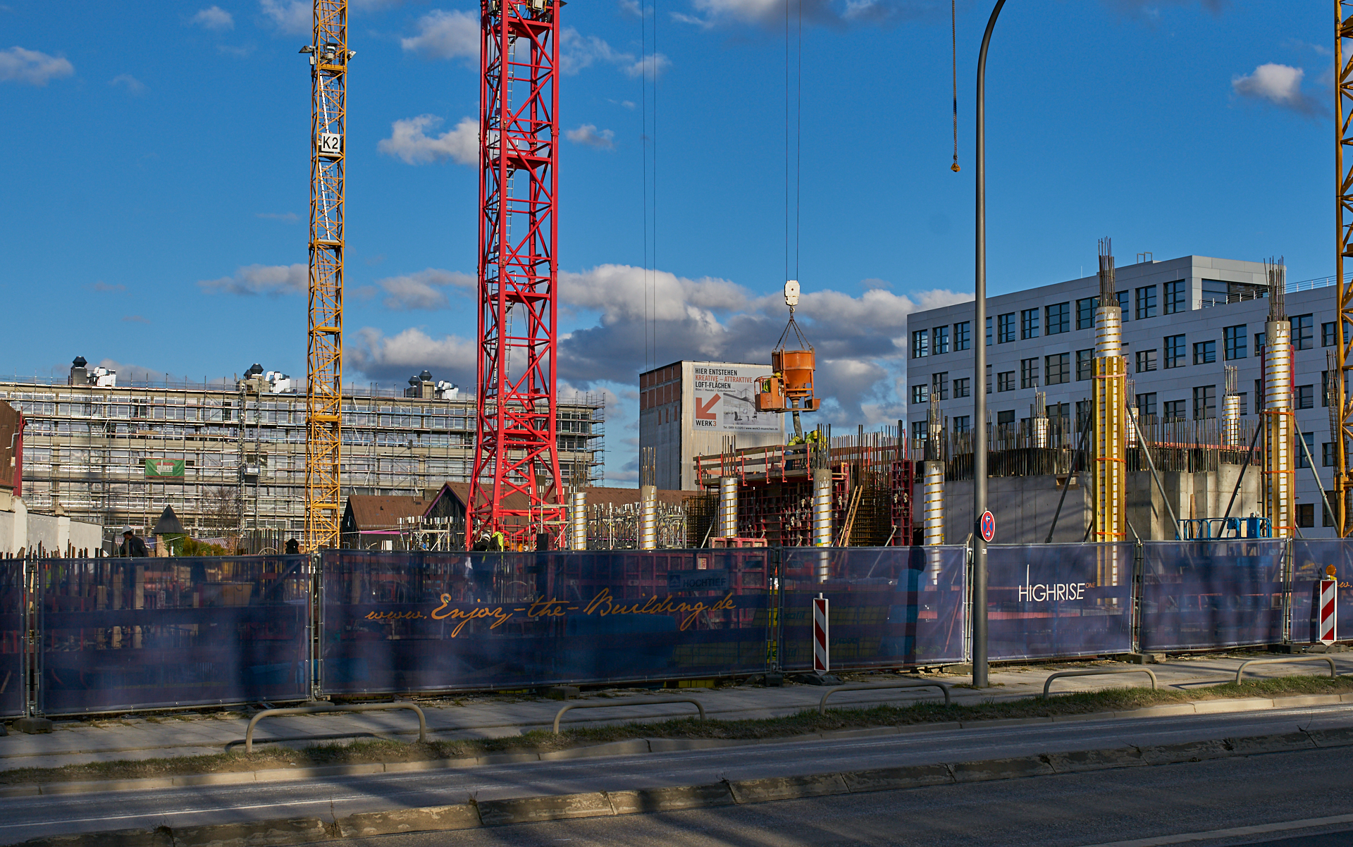 11.02.2016 - Das HIGHRISE-ONE im Anfangsstadium und ATLAS ohne Fassade