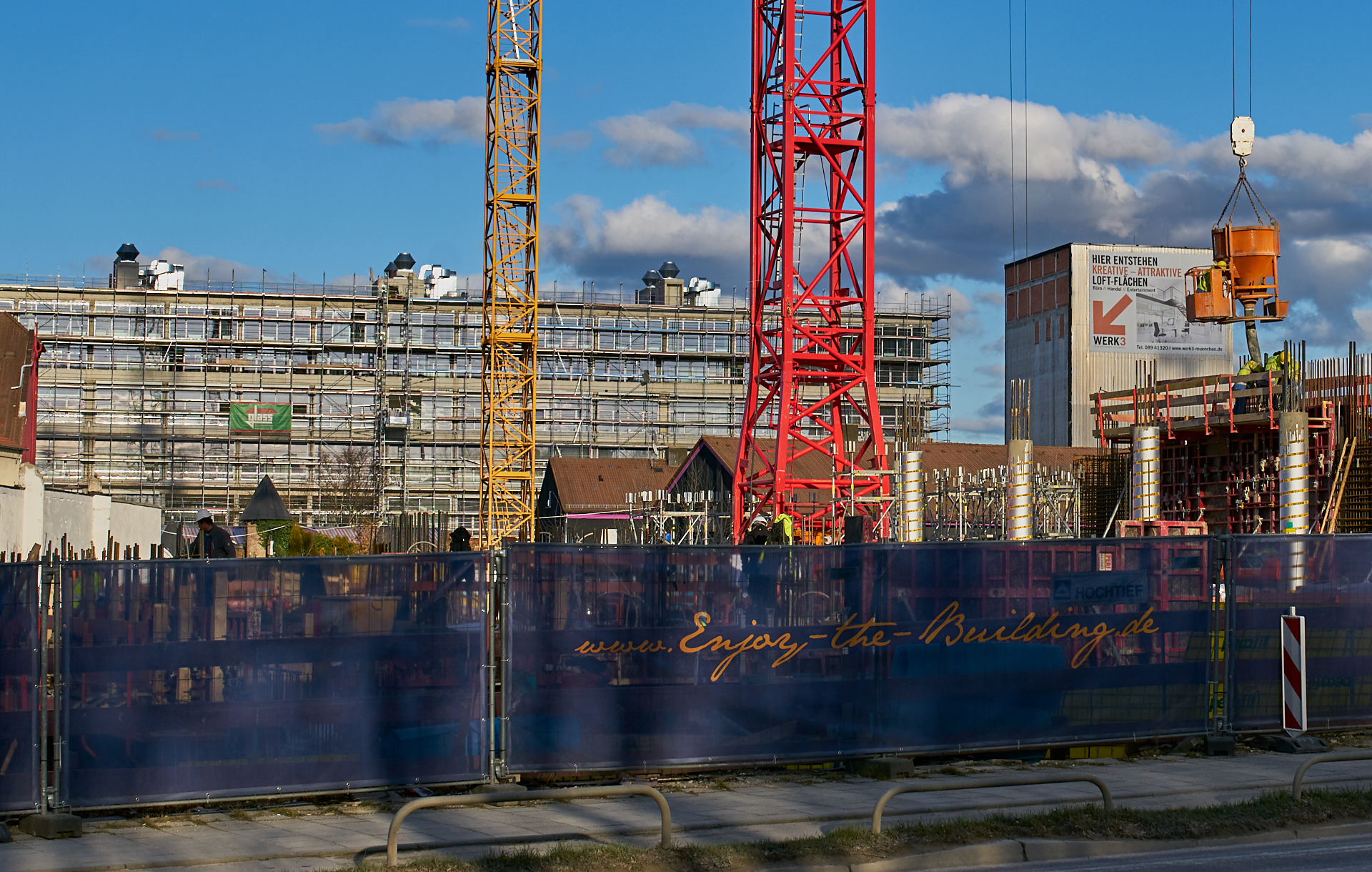 11.02.2016 - Das HIGHRISE-ONE im Anfangsstadium und ATLAS ohne Fassade