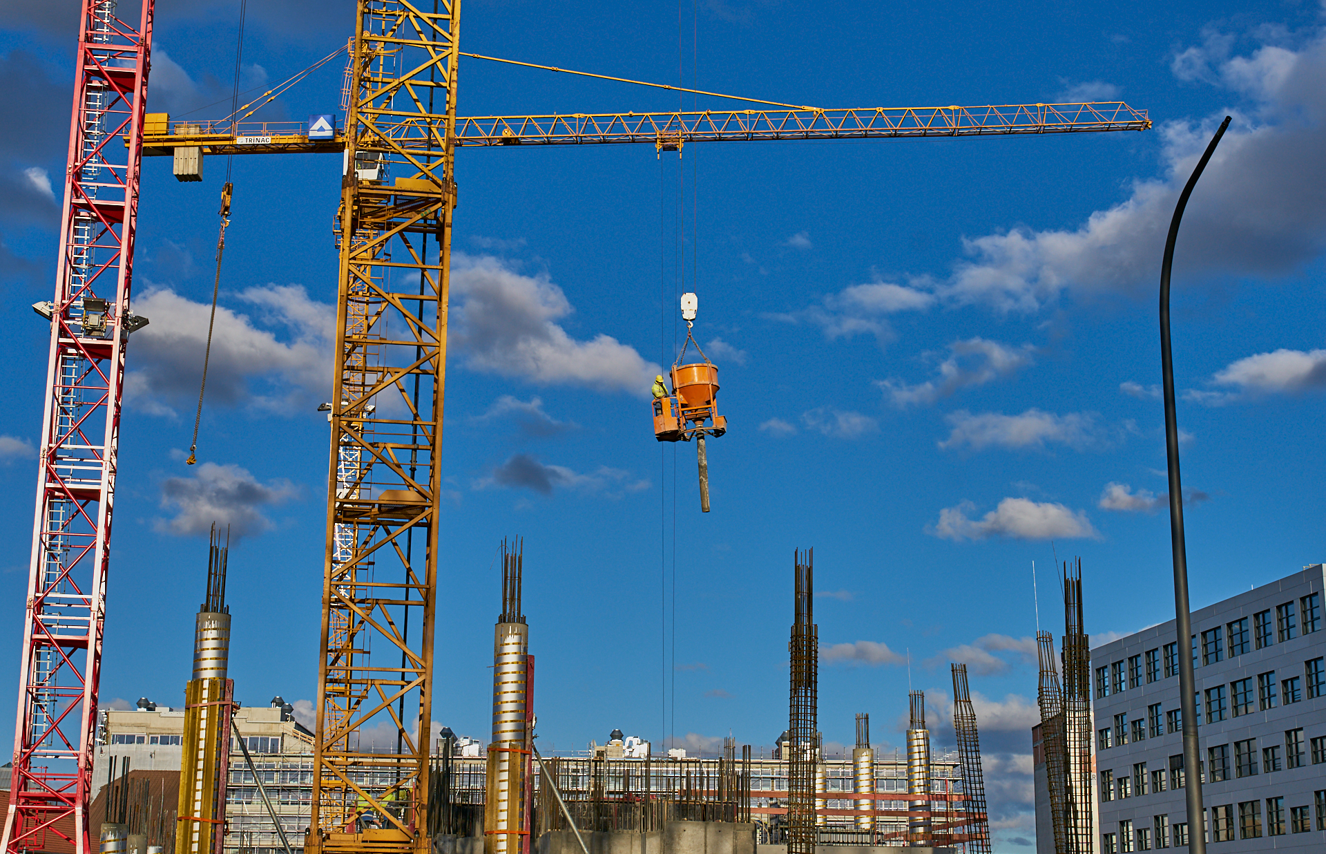 11.02.2016 - Das HIGHRISE-ONE im Anfangsstadium und ATLAS ohne Fassade